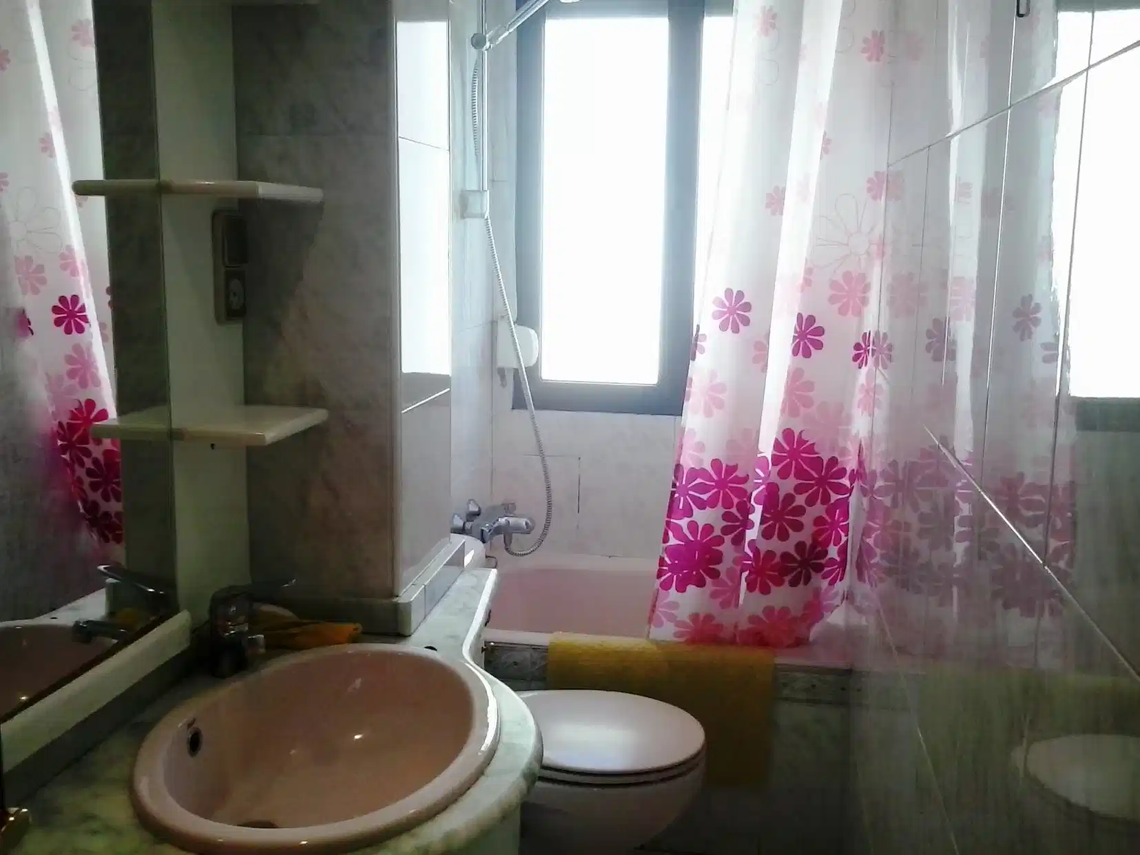 Common Area?w=400&h=260&fit=crop&q=40&auto=format&trim=auto