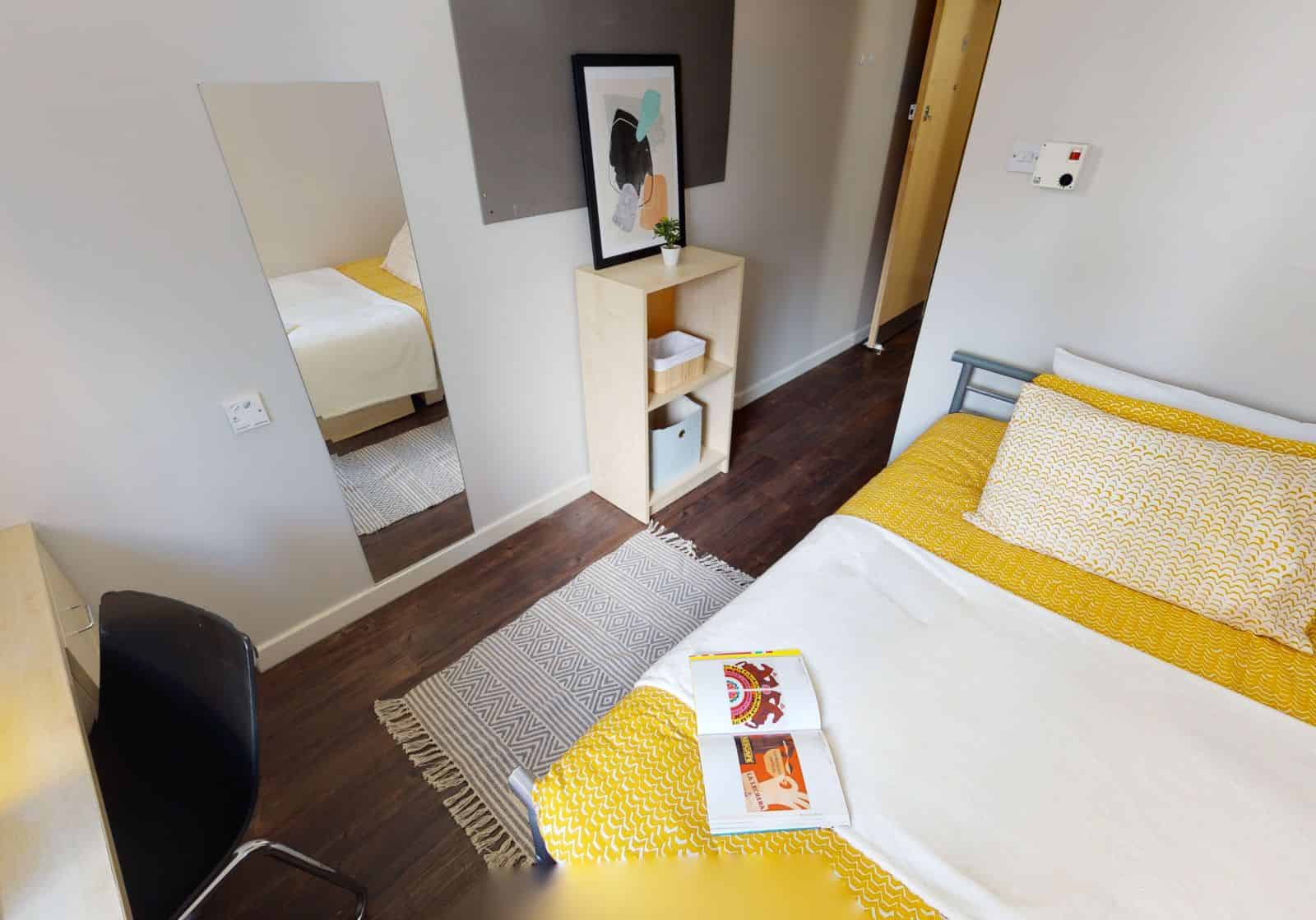 Bronze En Suite