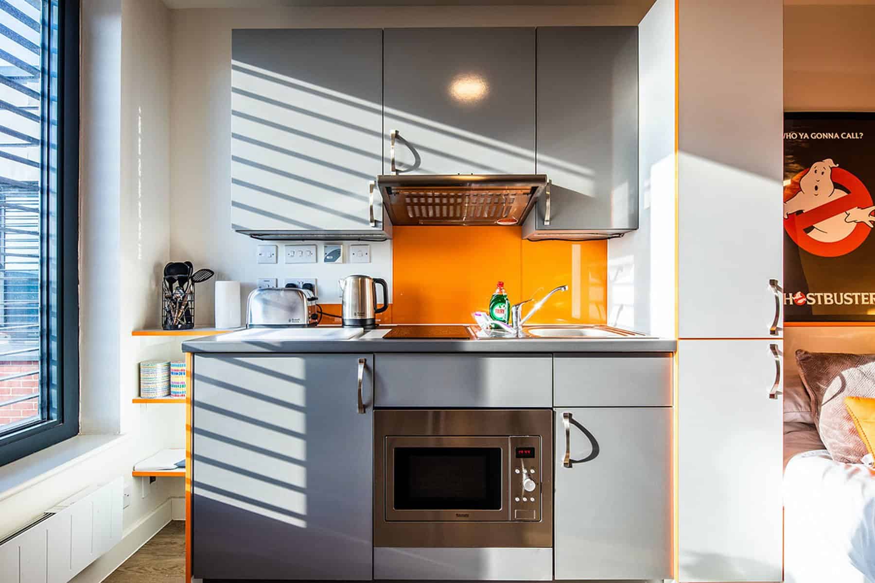 Common Area?w=400&h=260&fit=crop&q=40&auto=format&trim=auto