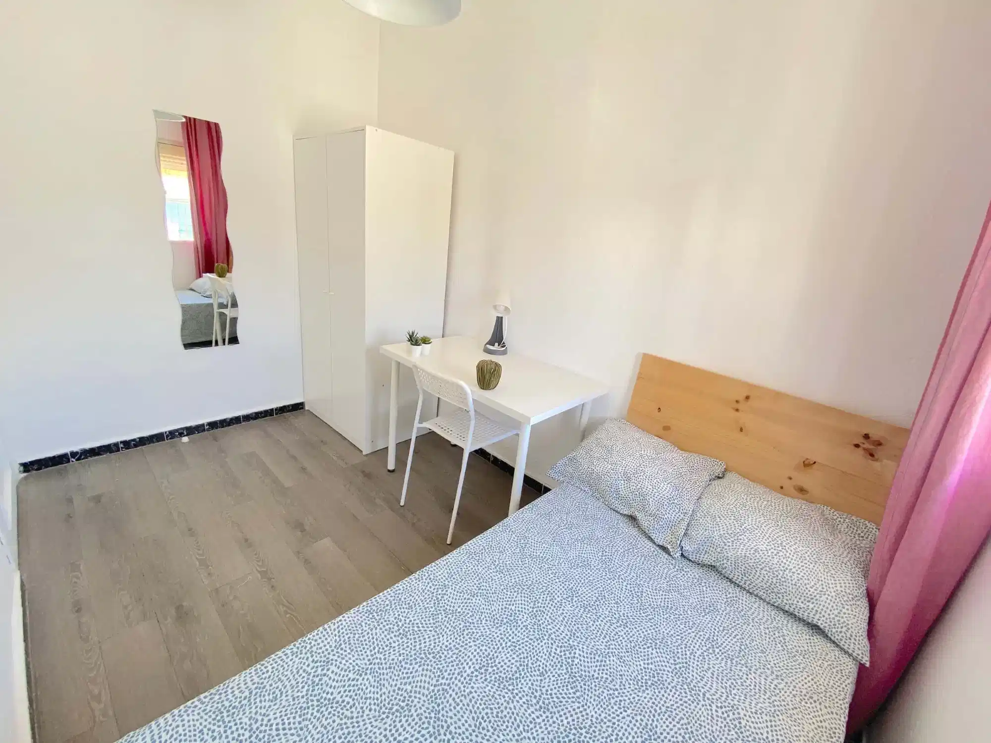 #101682: Room in 2 Bedroom 1 Bathroom (Avenida Doctor Fedriani) - Bedroom?w=400&h=260&fit=crop&q=40&auto=format&trim=auto