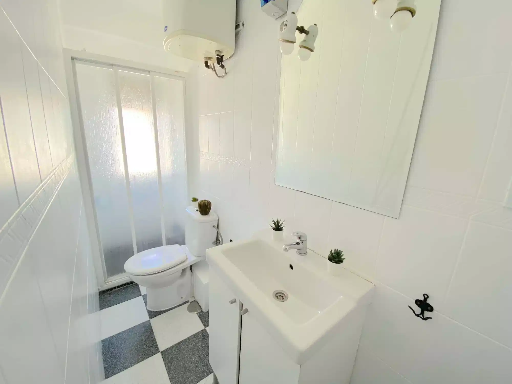 SPC 41009, Sevilla - Seville, Spain - #124023: Room in 4 Bedroom 1 Bathroom (Calle Doctor Serás) - Bathroom