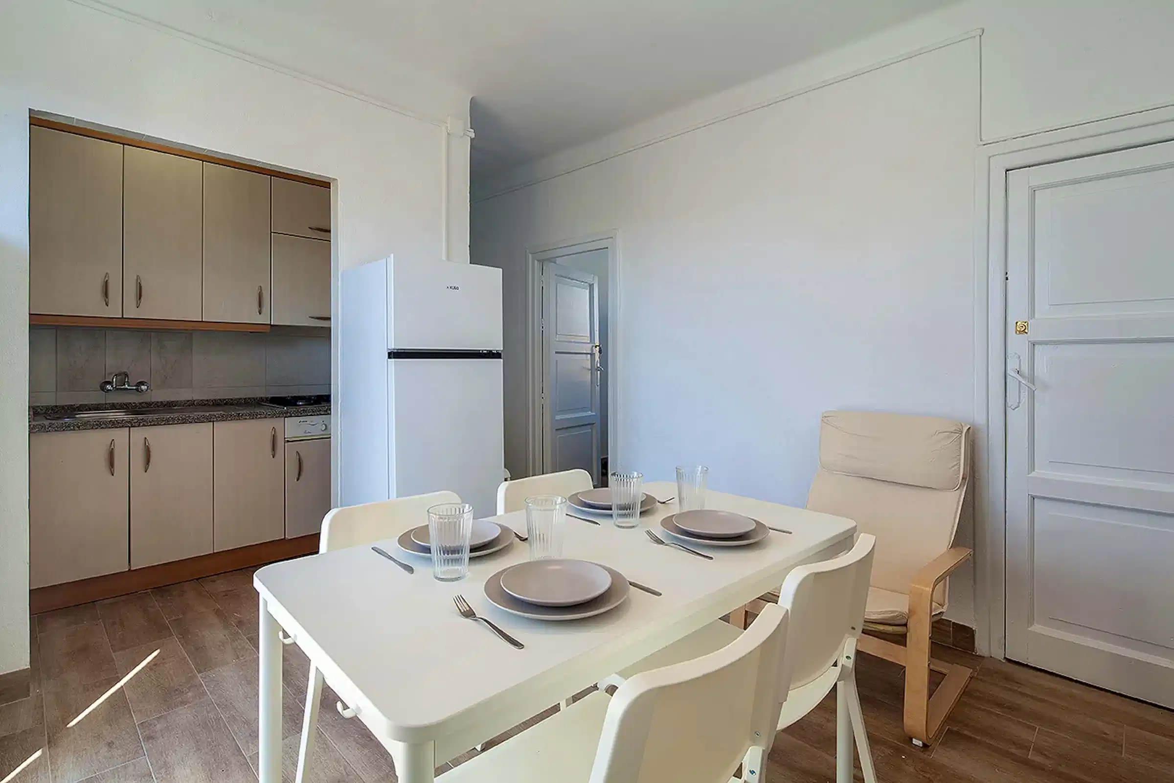 Room in 2 Bedroom 1 Bathroom (Avenida Doctor Fedriani) - Bedroom?w=400&h=260&fit=crop&q=40&auto=format&trim=auto