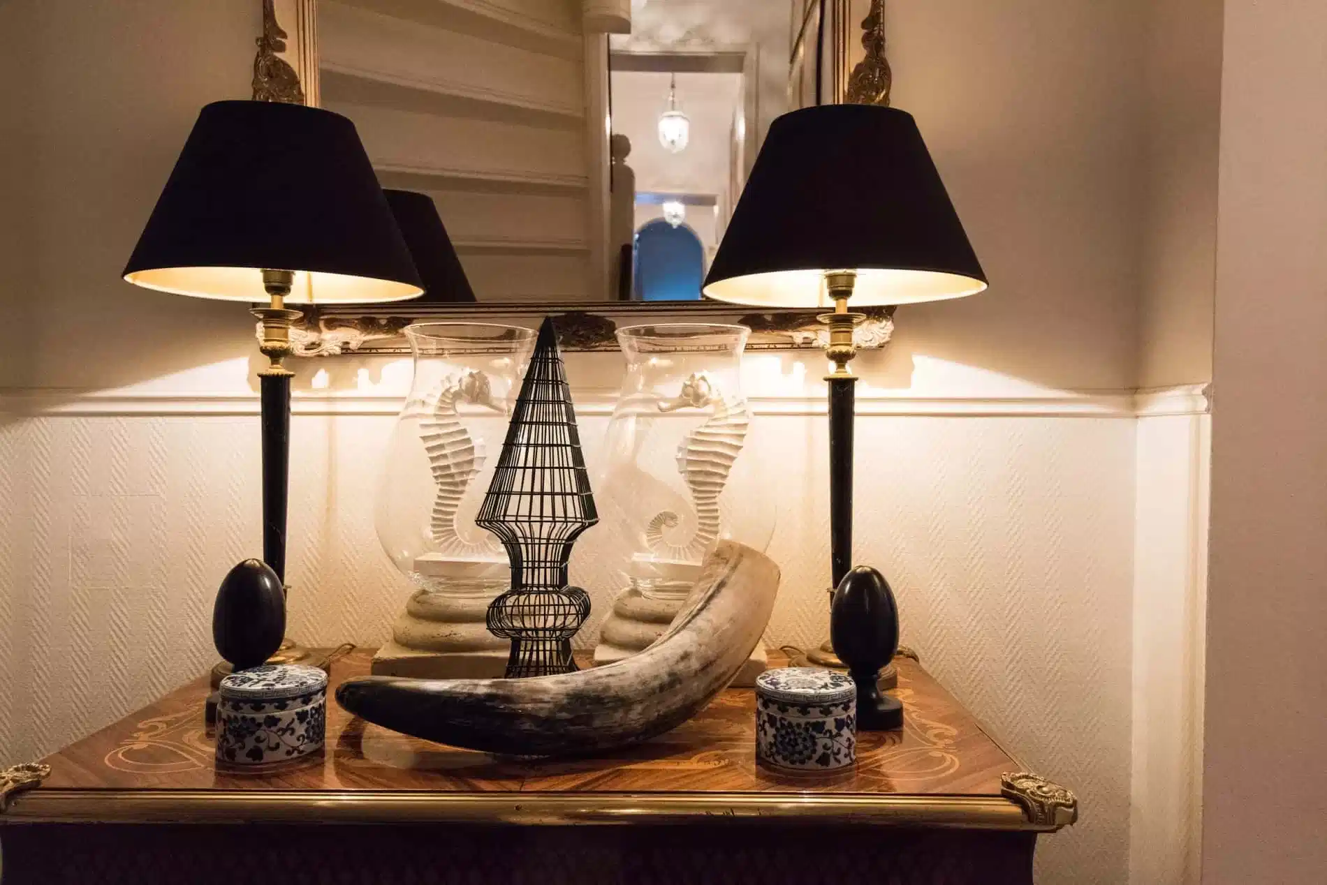 Exterior?w=400&h=260&fit=crop&q=40&auto=format&trim=auto