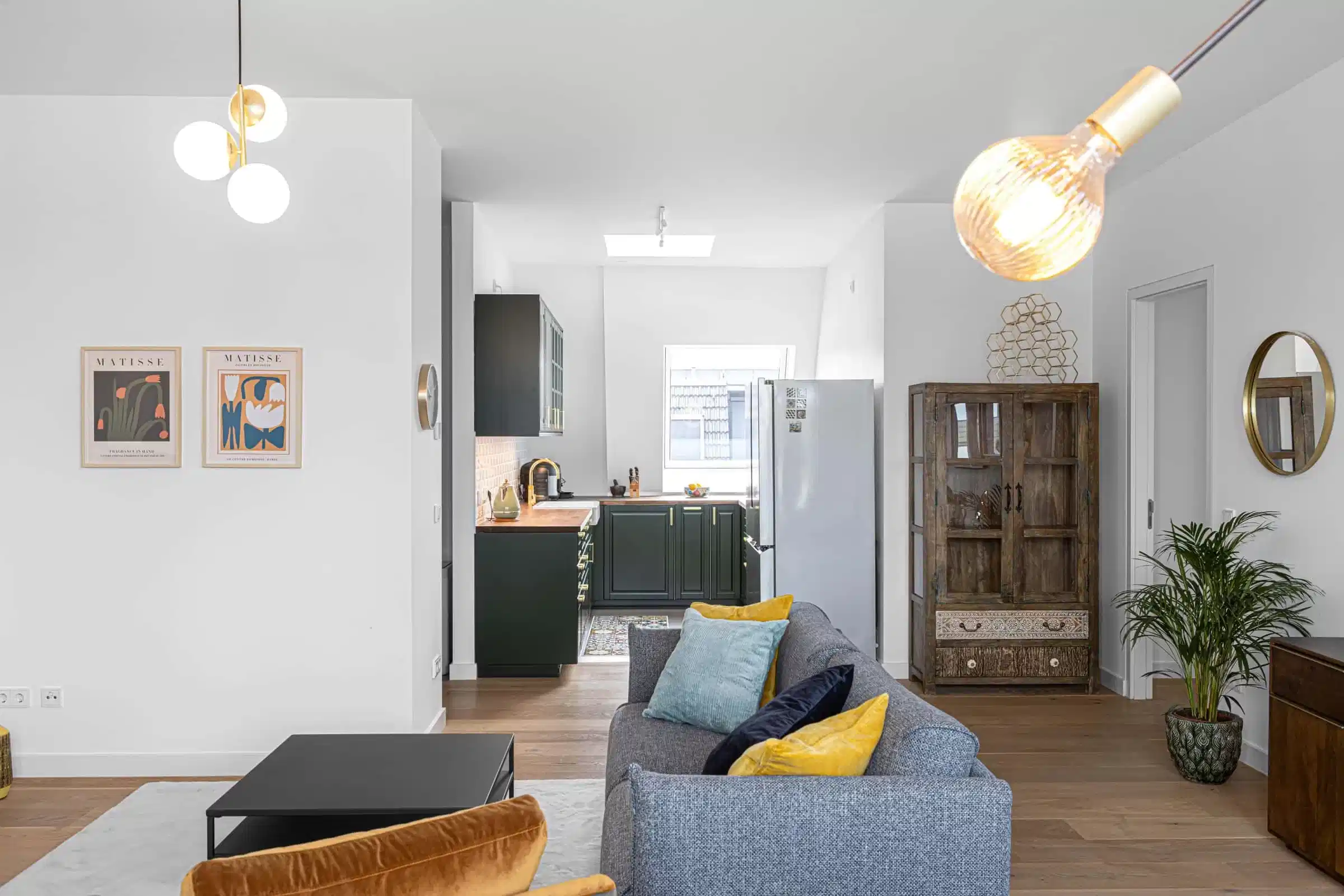 Exterior?w=400&h=260&fit=crop&q=40&auto=format&trim=auto