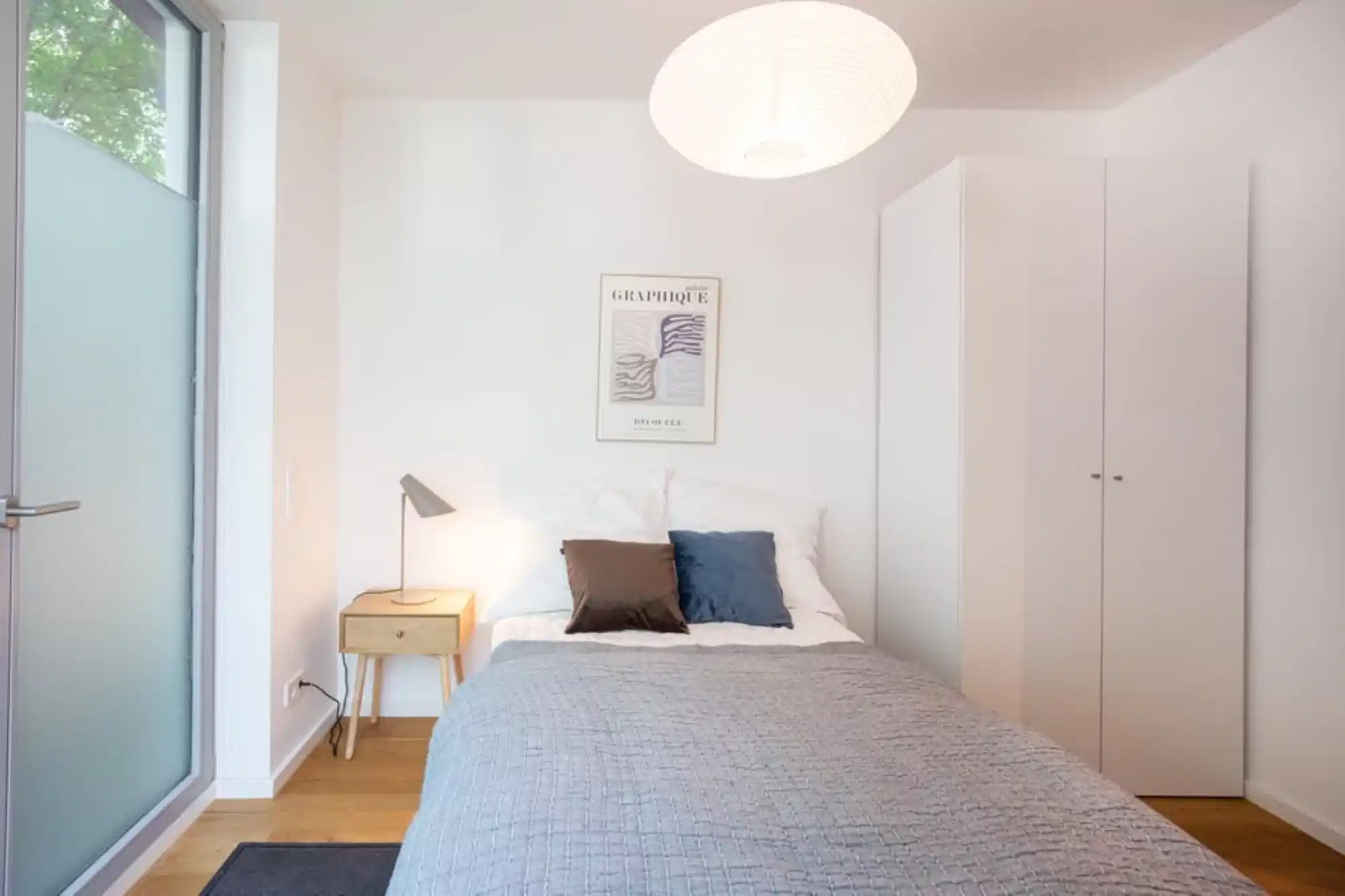 Exterior?w=400&h=260&fit=crop&q=40&auto=format&trim=auto