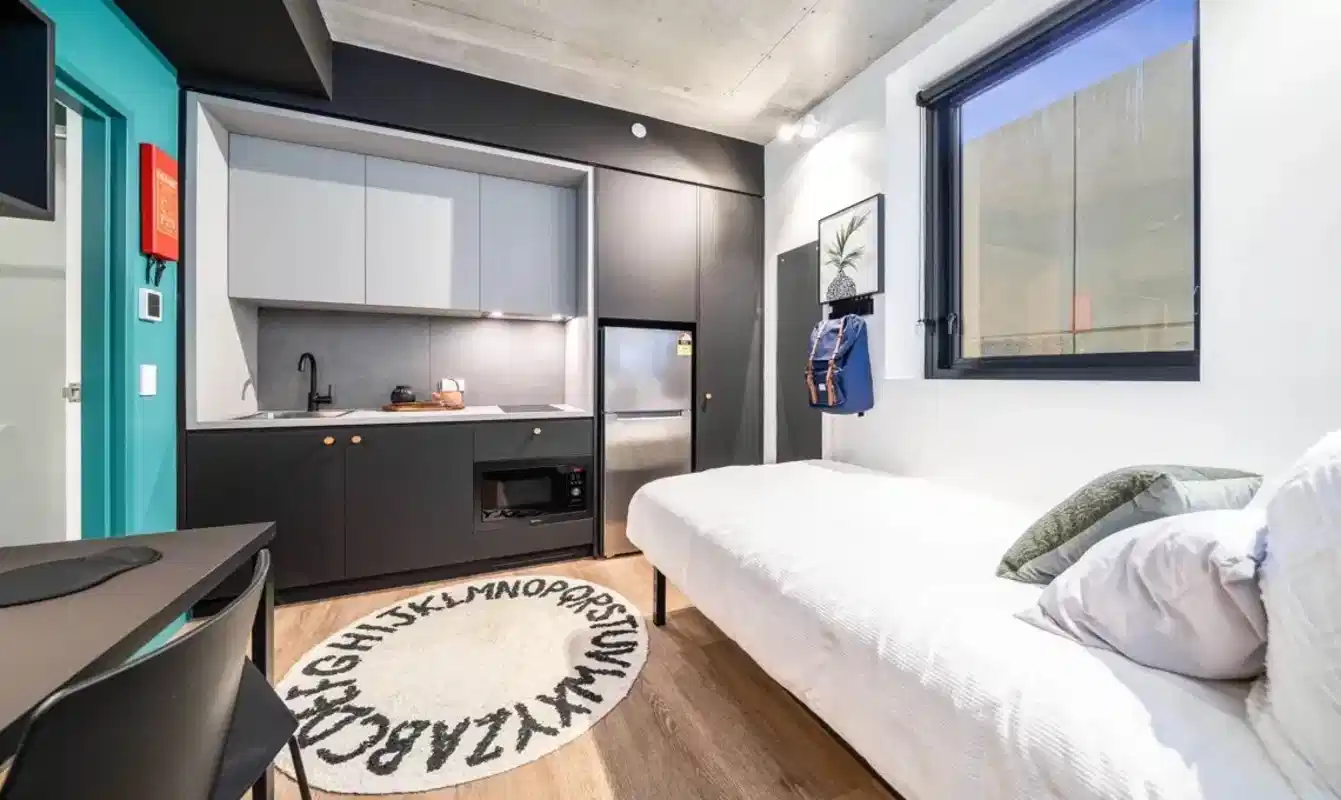 Exterior?w=400&h=260&fit=crop&q=40&auto=format&trim=auto