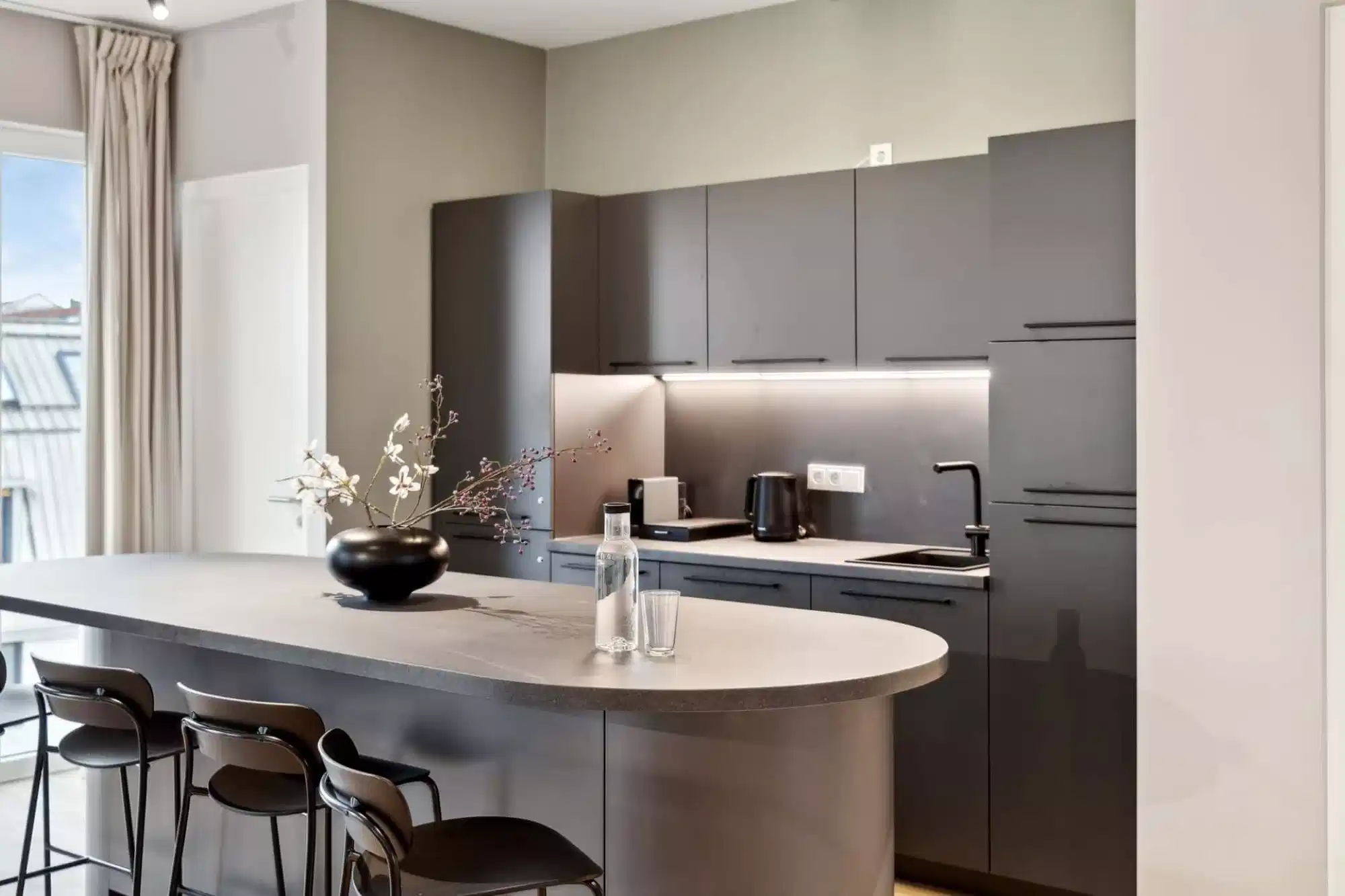 Common Area?w=400&h=260&fit=crop&q=40&auto=format&trim=auto