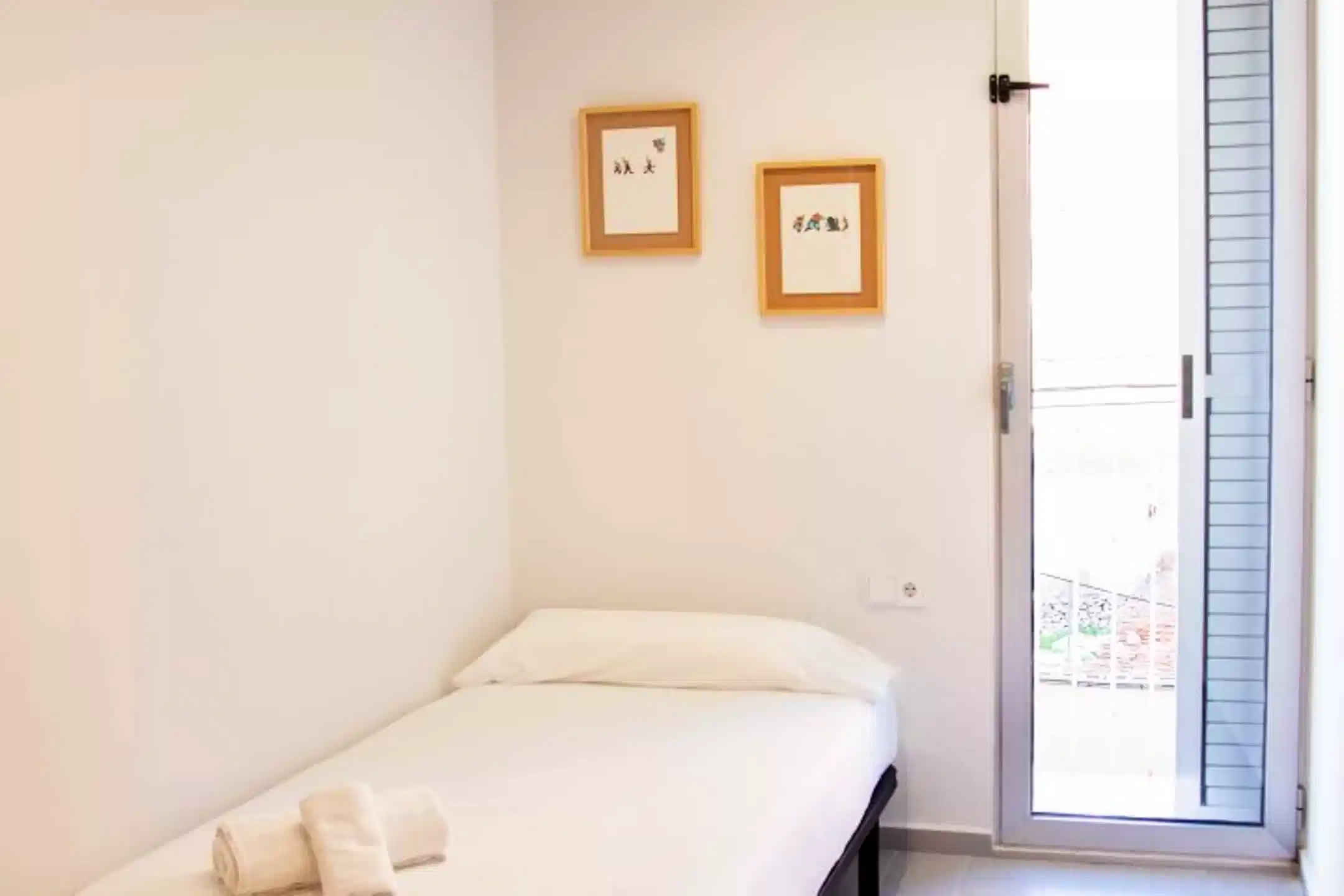 Amenities?w=400&h=260&fit=crop&q=40&auto=format&trim=auto