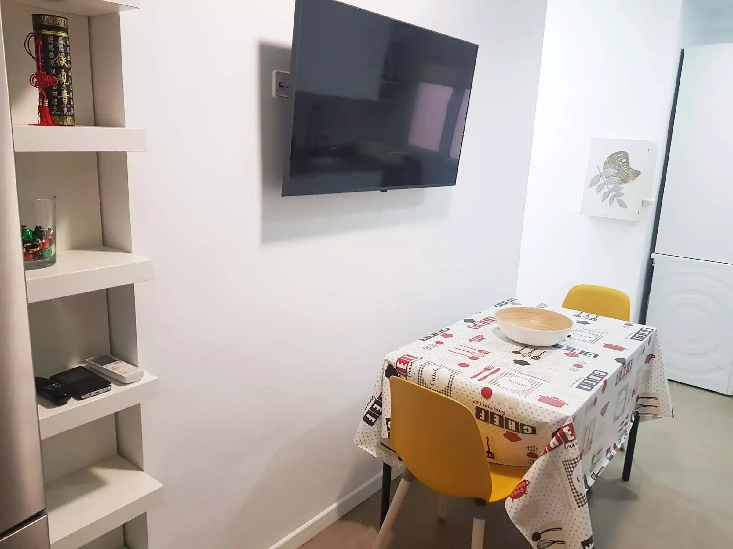 Exterior?w=400&h=260&fit=crop&q=40&auto=format&trim=auto