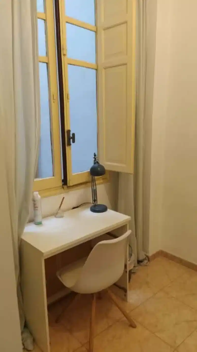 Exterior?w=400&h=260&fit=crop&q=40&auto=format&trim=auto