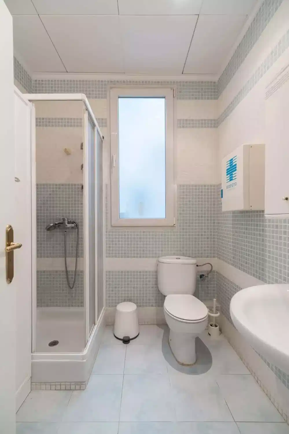 Exterior?w=400&h=260&fit=crop&q=40&auto=format&trim=auto