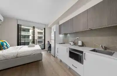 Amenities?w=400&h=260&fit=crop&q=40&auto=format&trim=auto