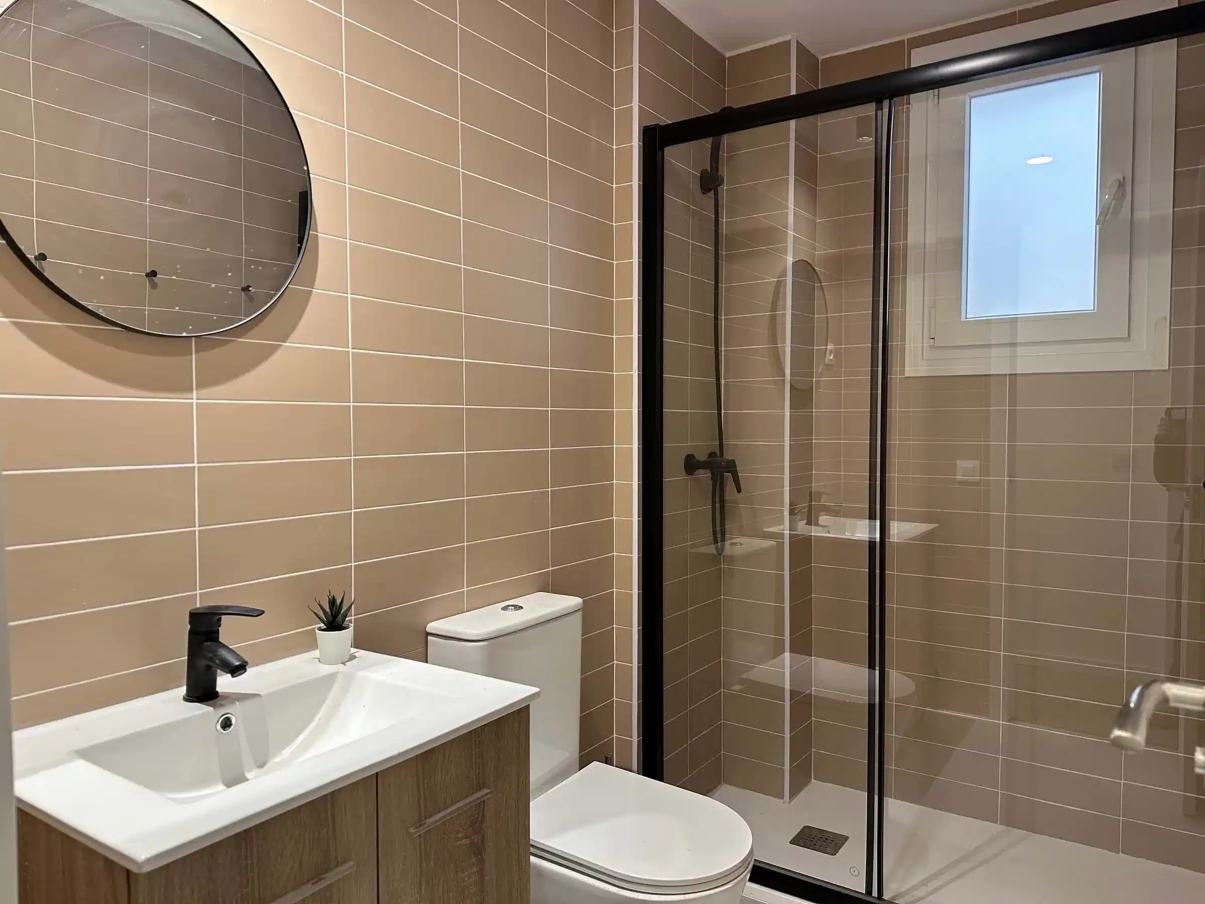 #159818: Room in a 5 Bedroom 2 Bathroom (Calle De Los Arrayanes) - Bedroom?w=400&h=260&fit=crop&q=40&auto=format&trim=auto