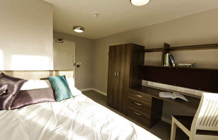 Amenities?w=400&h=260&fit=crop&q=40&auto=format&trim=auto