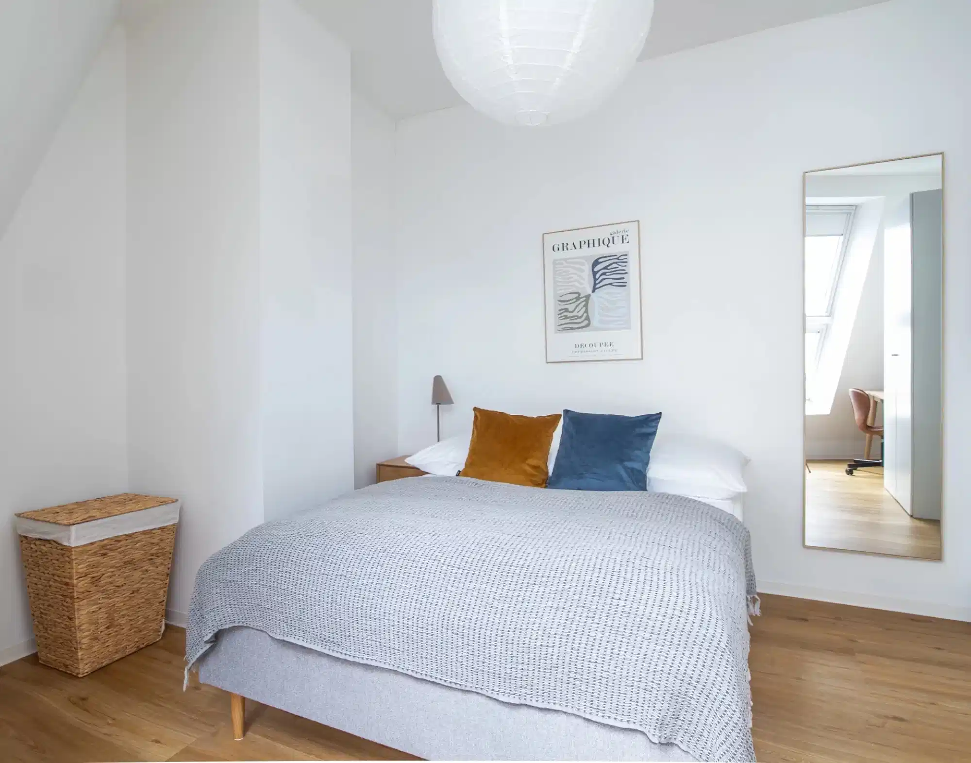 Room in 2 Bedroom 1 Bathroom | Alfred 11 Standard+
