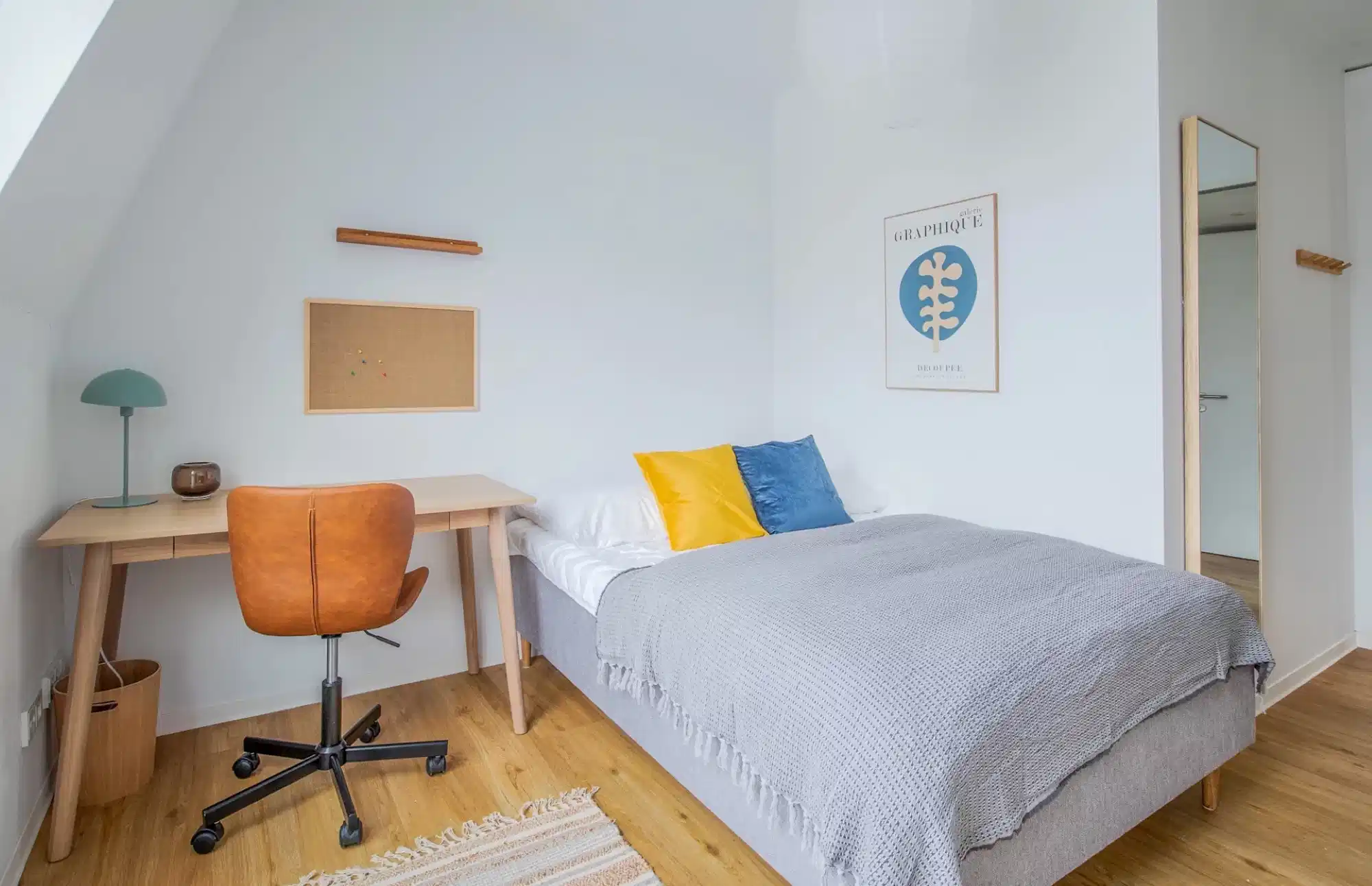 Room in 4 Bedroom 1 Bathroom | Alfred 12 Standard+
