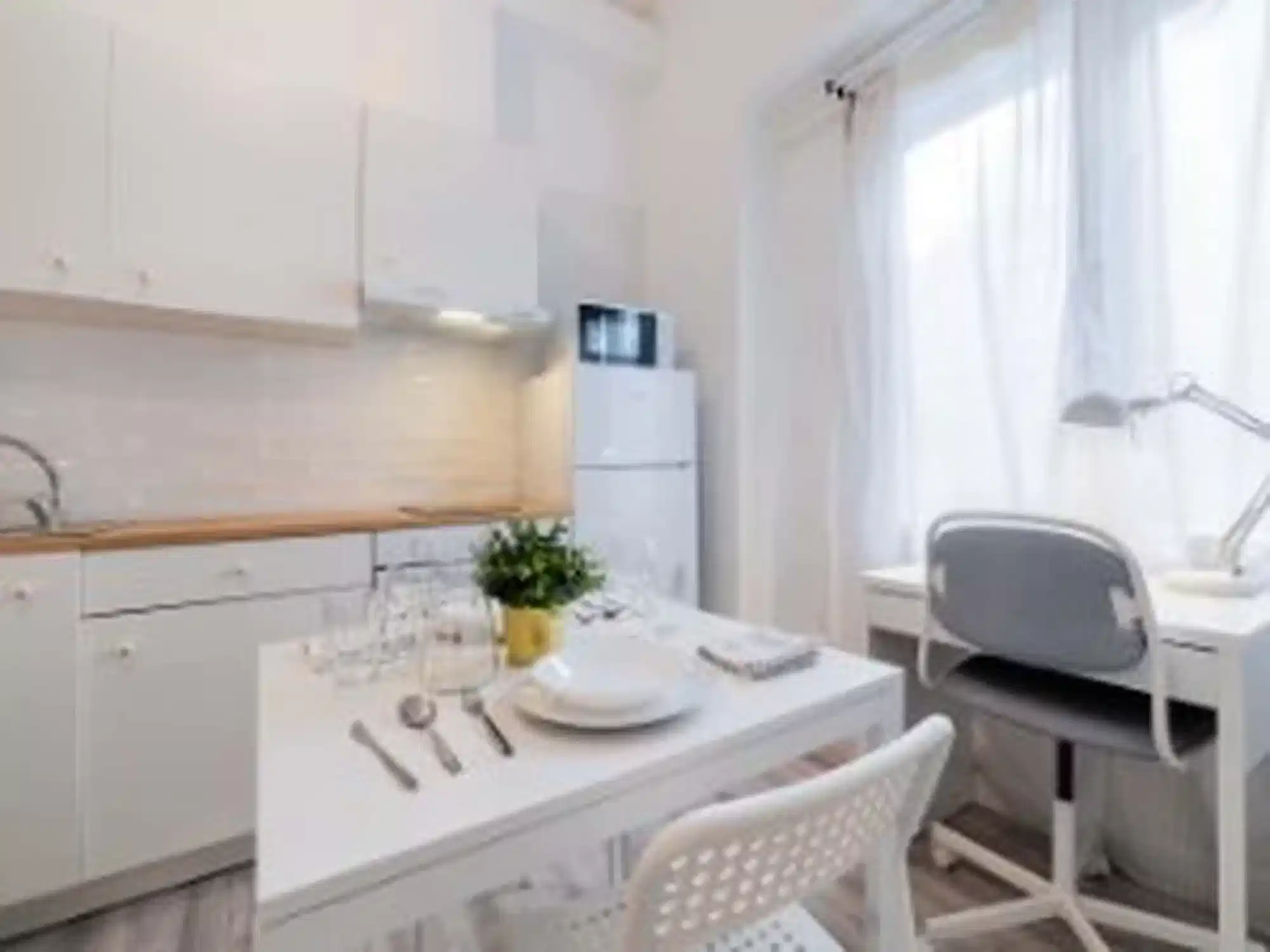 Exterior?w=400&h=260&fit=crop&q=40&auto=format&trim=auto