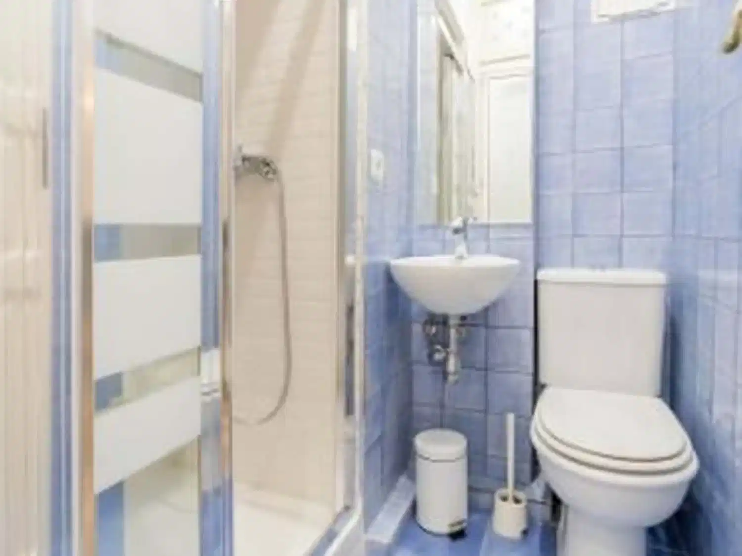 Common Area?w=400&h=260&fit=crop&q=40&auto=format&trim=auto