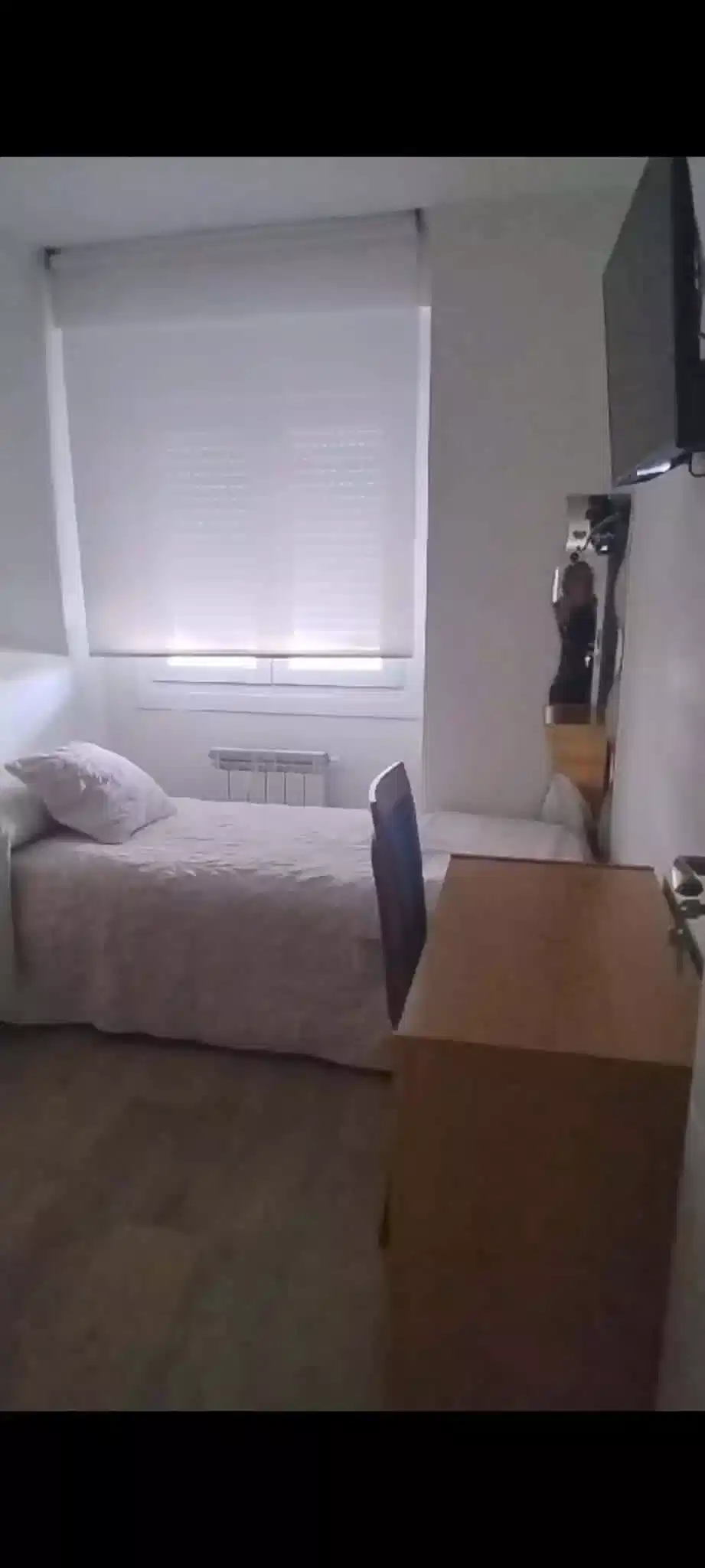 SPC 50010, Zaragoza - Zaragoza, Spain - #167092: Room in a 3 Bedroom 1 Bathroom (Calle De Escoriaza Y Fabro) - Bedroom
