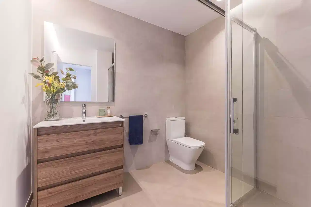 Exterior?w=400&h=260&fit=crop&q=40&auto=format&trim=auto