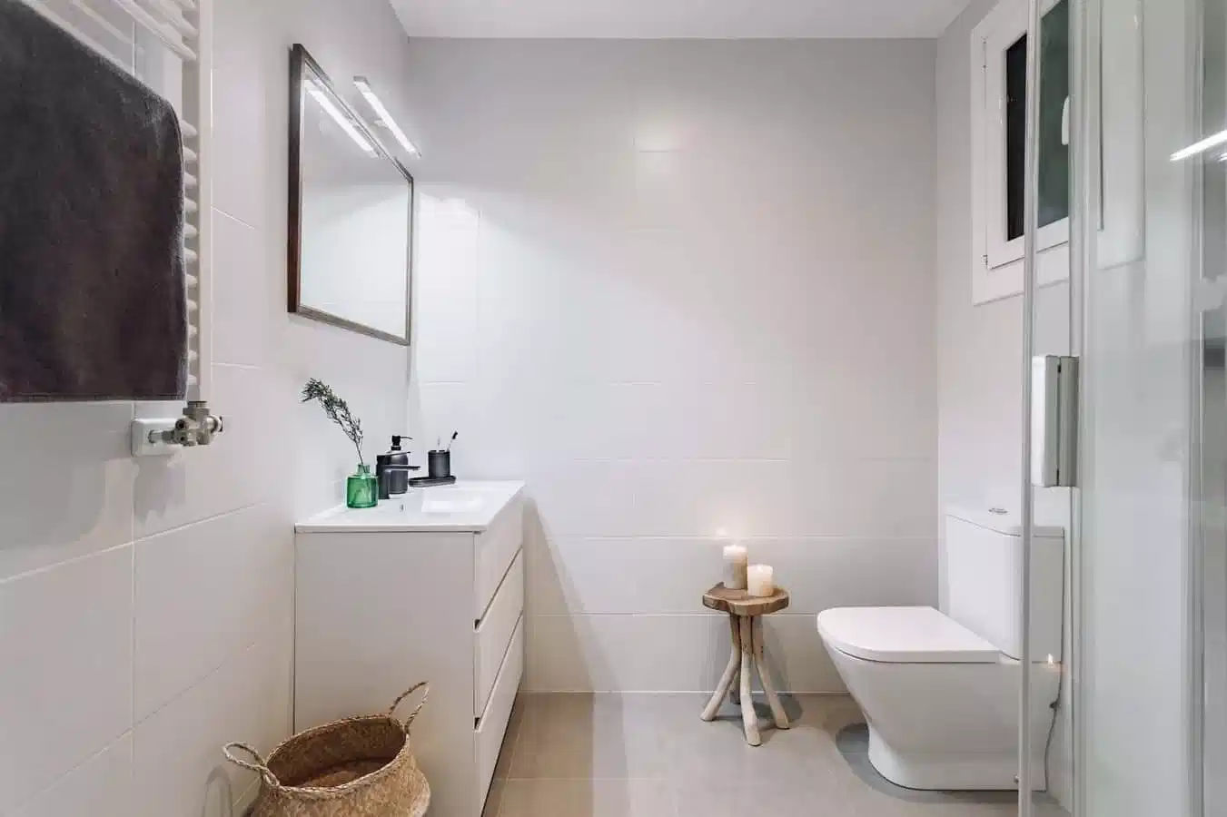 Exterior?w=400&h=260&fit=crop&q=40&auto=format&trim=auto