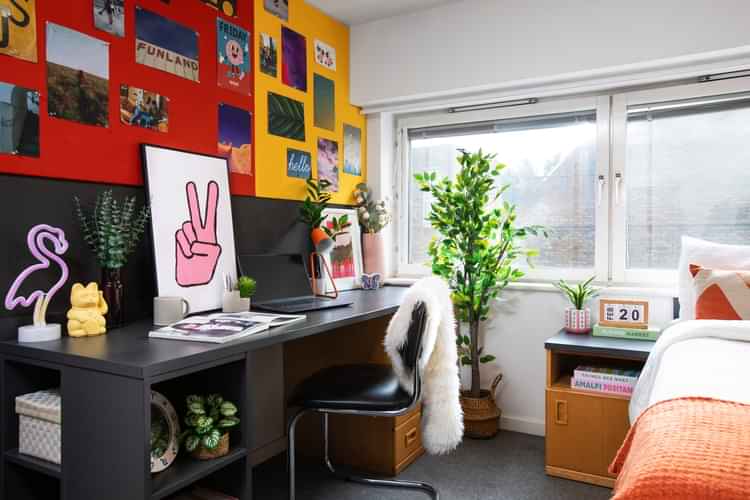 Kitchen?w=400&h=260&fit=crop&q=40&auto=format&trim=auto