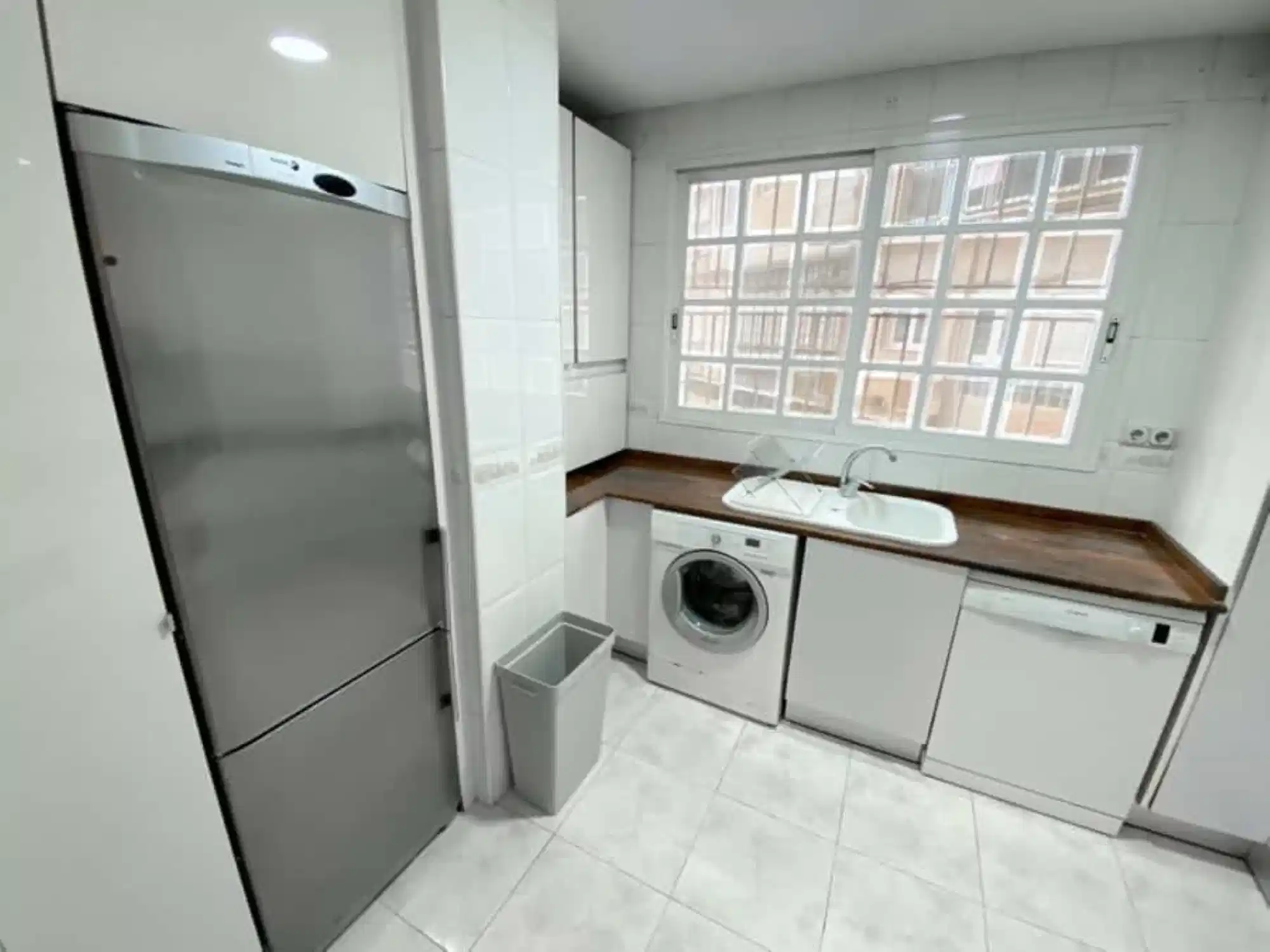 SPC 46006, Valencia - Valencia, Spain - Room in 4 Bedroom 1 Bathroom (Gran via De Les Germanies) - Kitchen