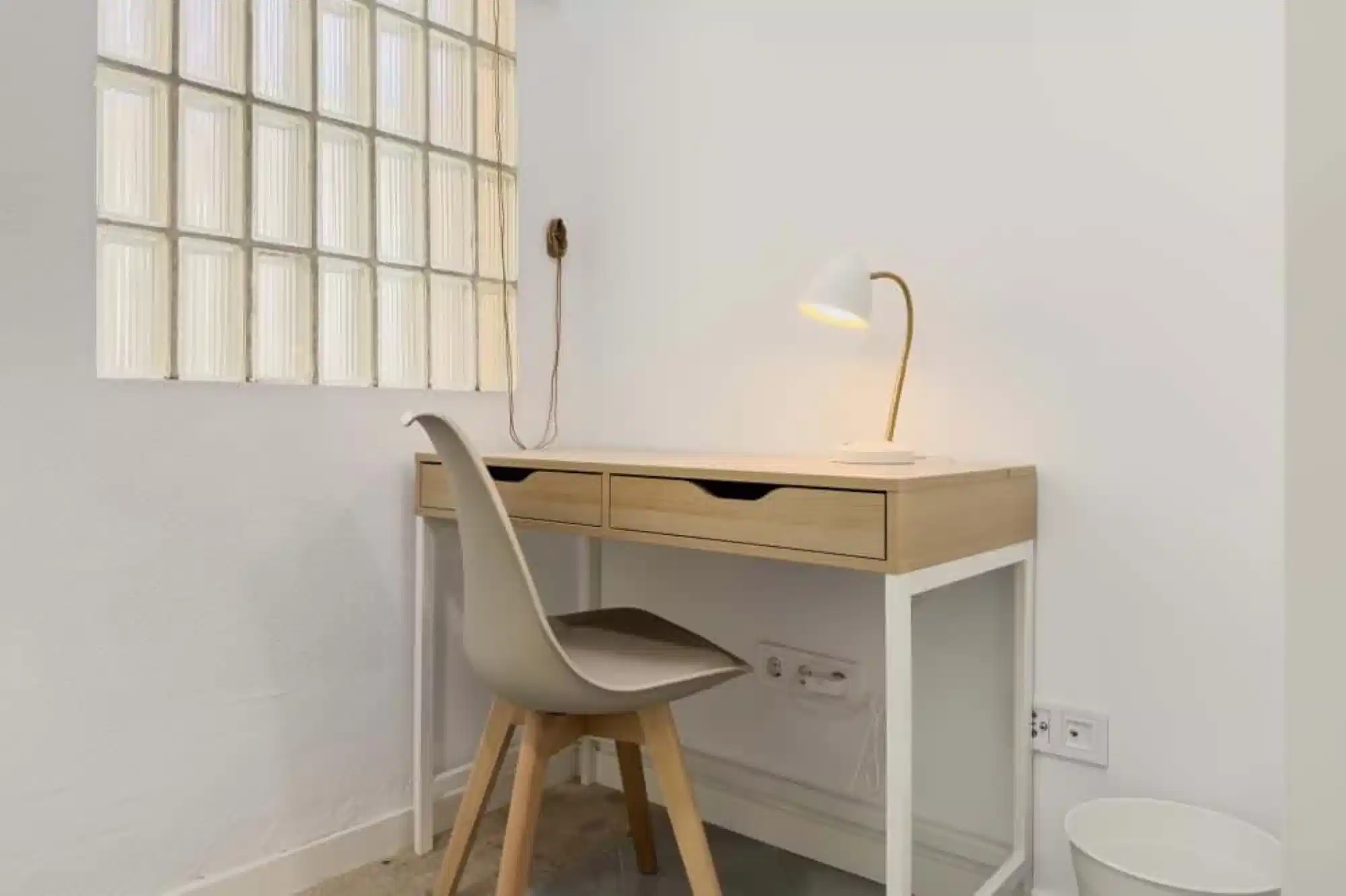 #135990: Room in 5 Bedroom 2 Bathroom (Via Augusta) - Bedroom?w=400&h=260&fit=crop&q=40&auto=format&trim=auto