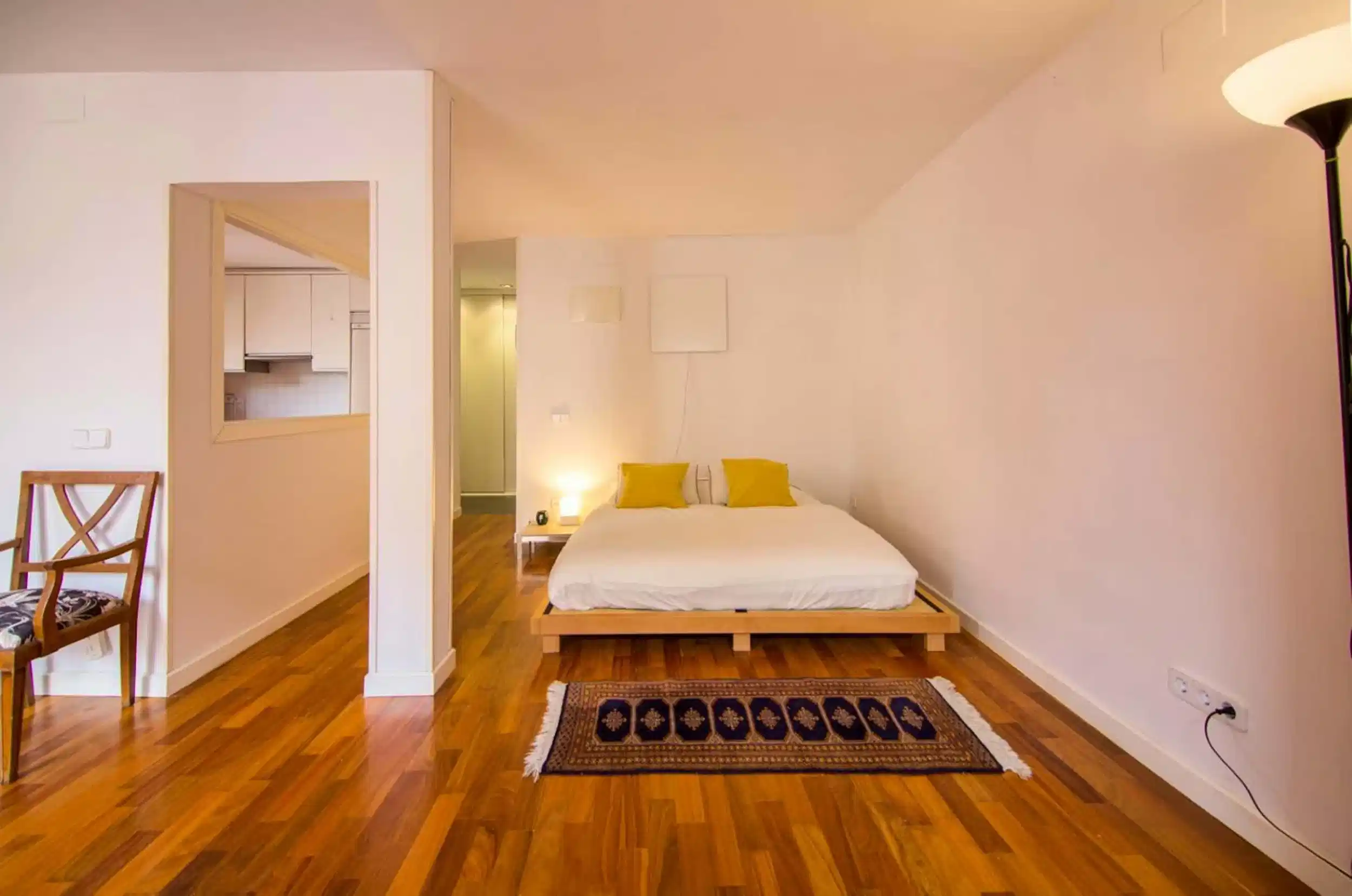 Exterior?w=400&h=260&fit=crop&q=40&auto=format&trim=auto