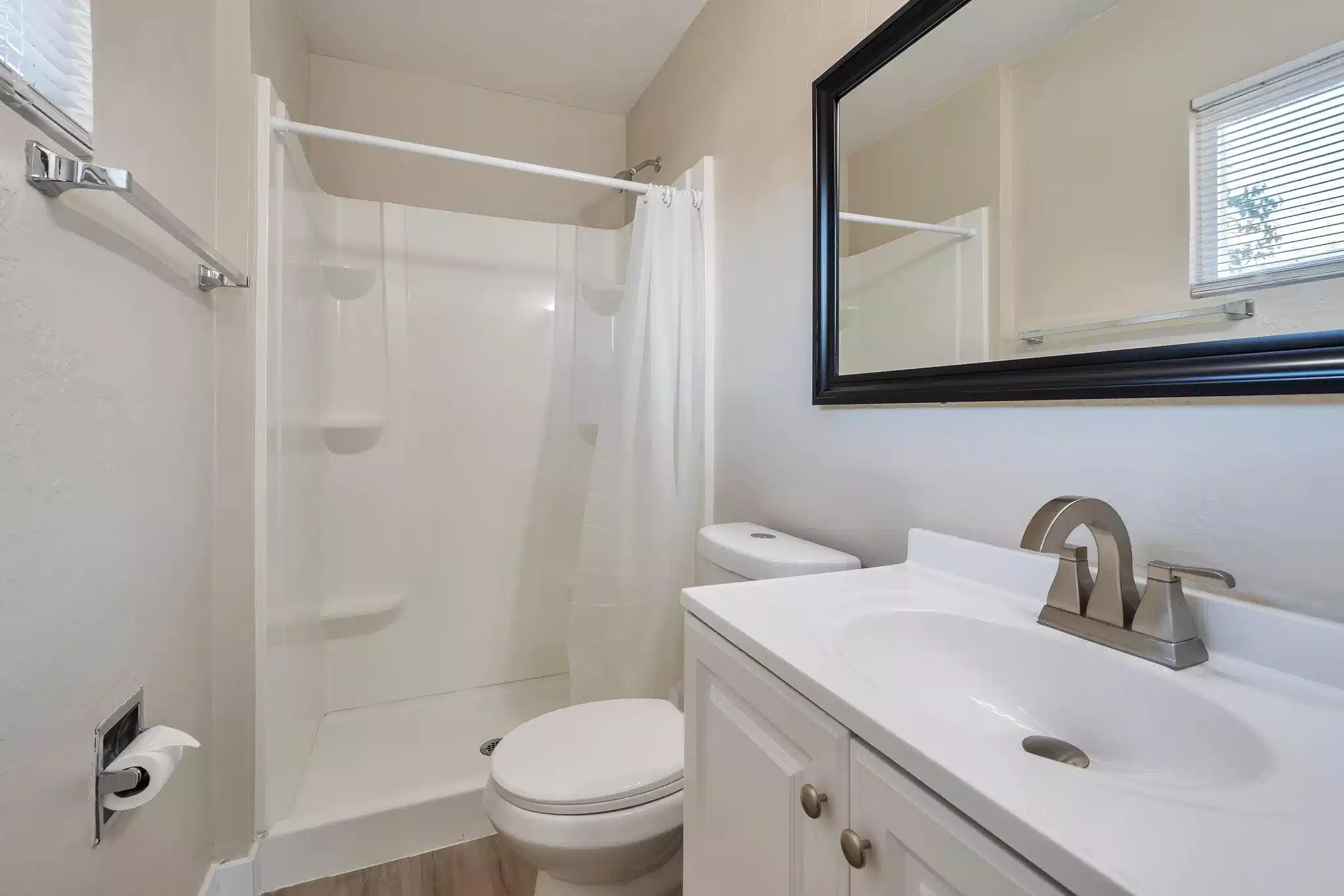 PDP 85017, Phoenix - Phoenix, Arizona, United States - #24972: Room in 10 Bed 3 Bath - Bathroom