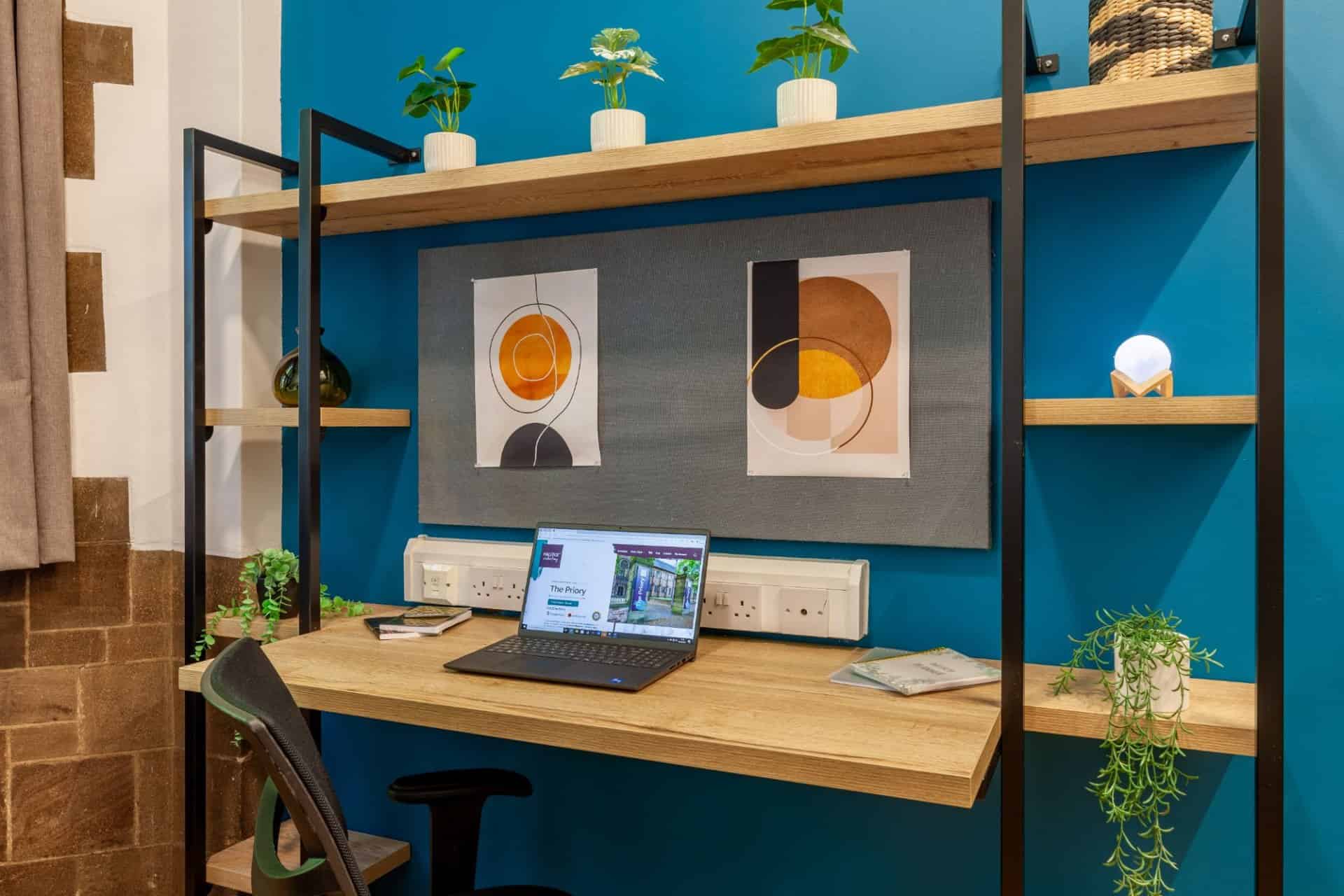 Exterior?w=400&h=260&fit=crop&q=40&auto=format&trim=auto