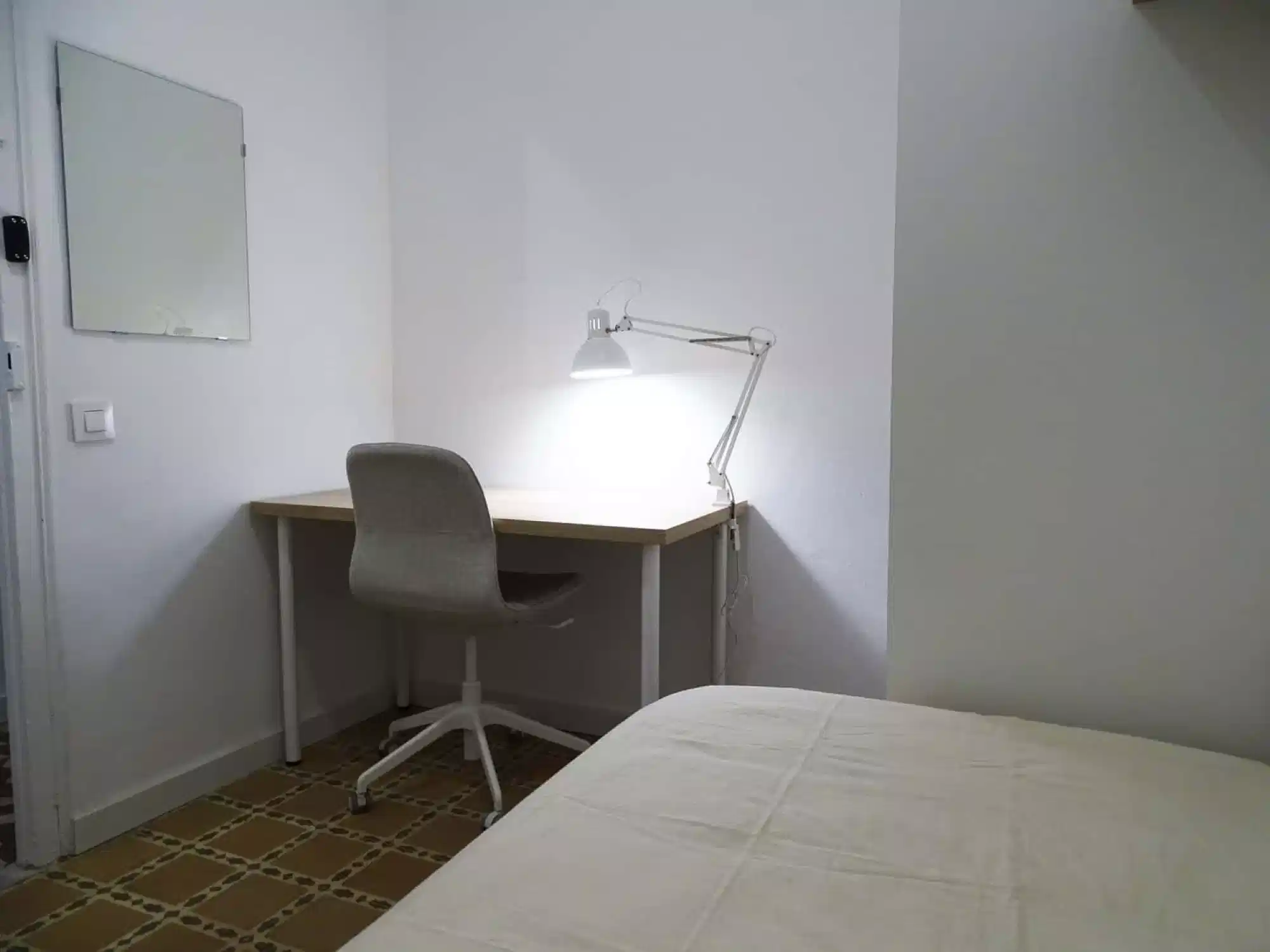 Exterior?w=400&h=260&fit=crop&q=40&auto=format&trim=auto