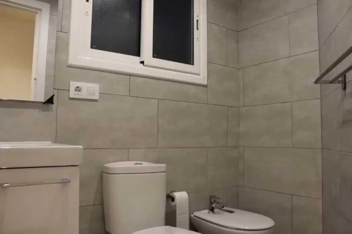 Exterior?w=400&h=260&fit=crop&q=40&auto=format&trim=auto