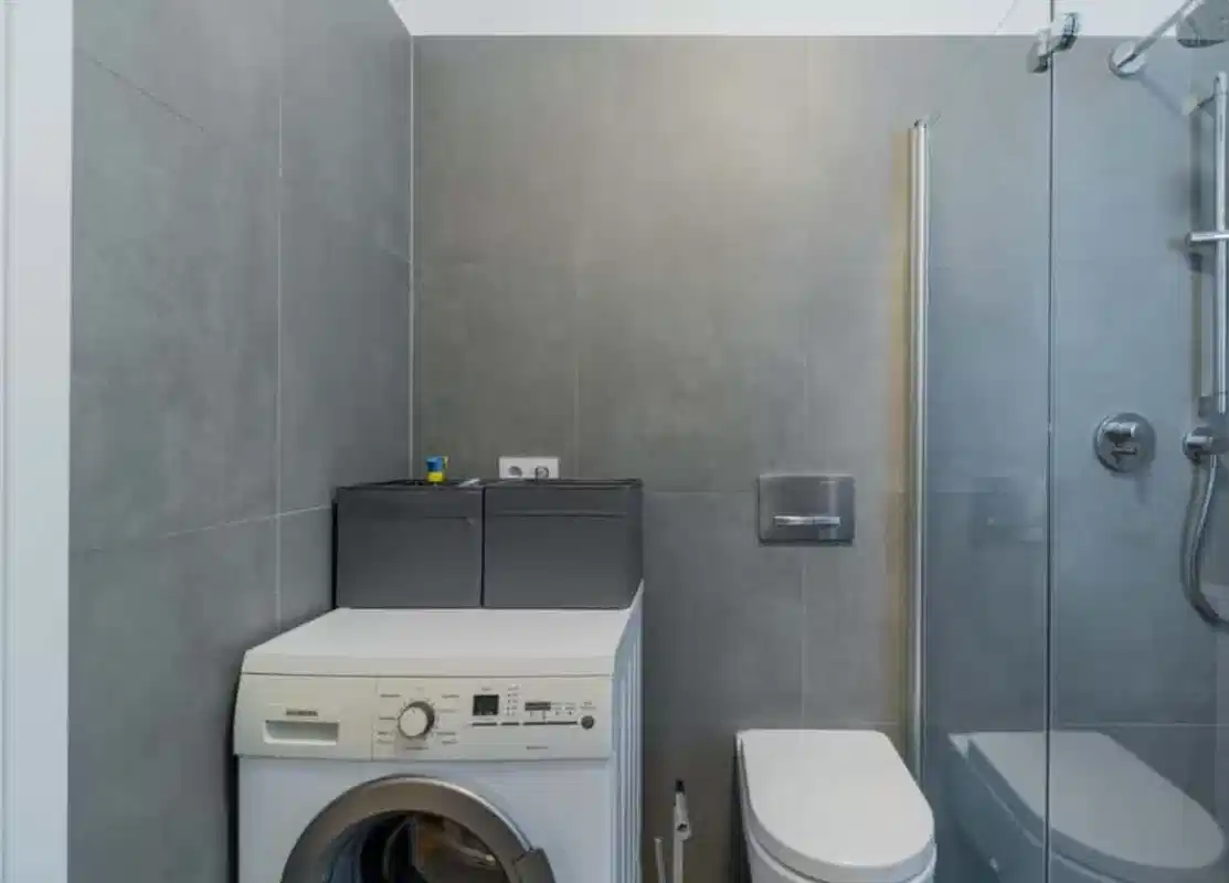 Exterior?w=400&h=260&fit=crop&q=40&auto=format&trim=auto