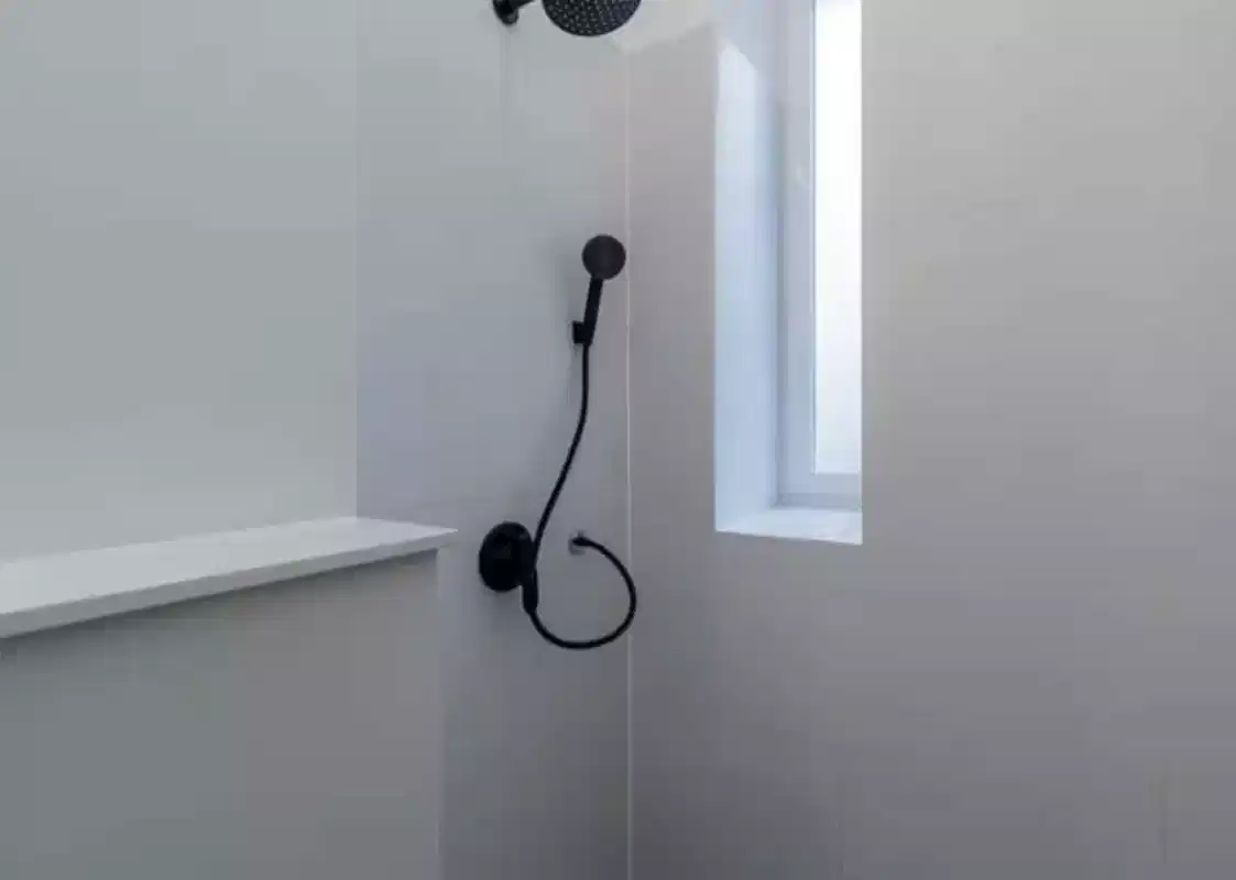 Exterior?w=400&h=260&fit=crop&q=40&auto=format&trim=auto