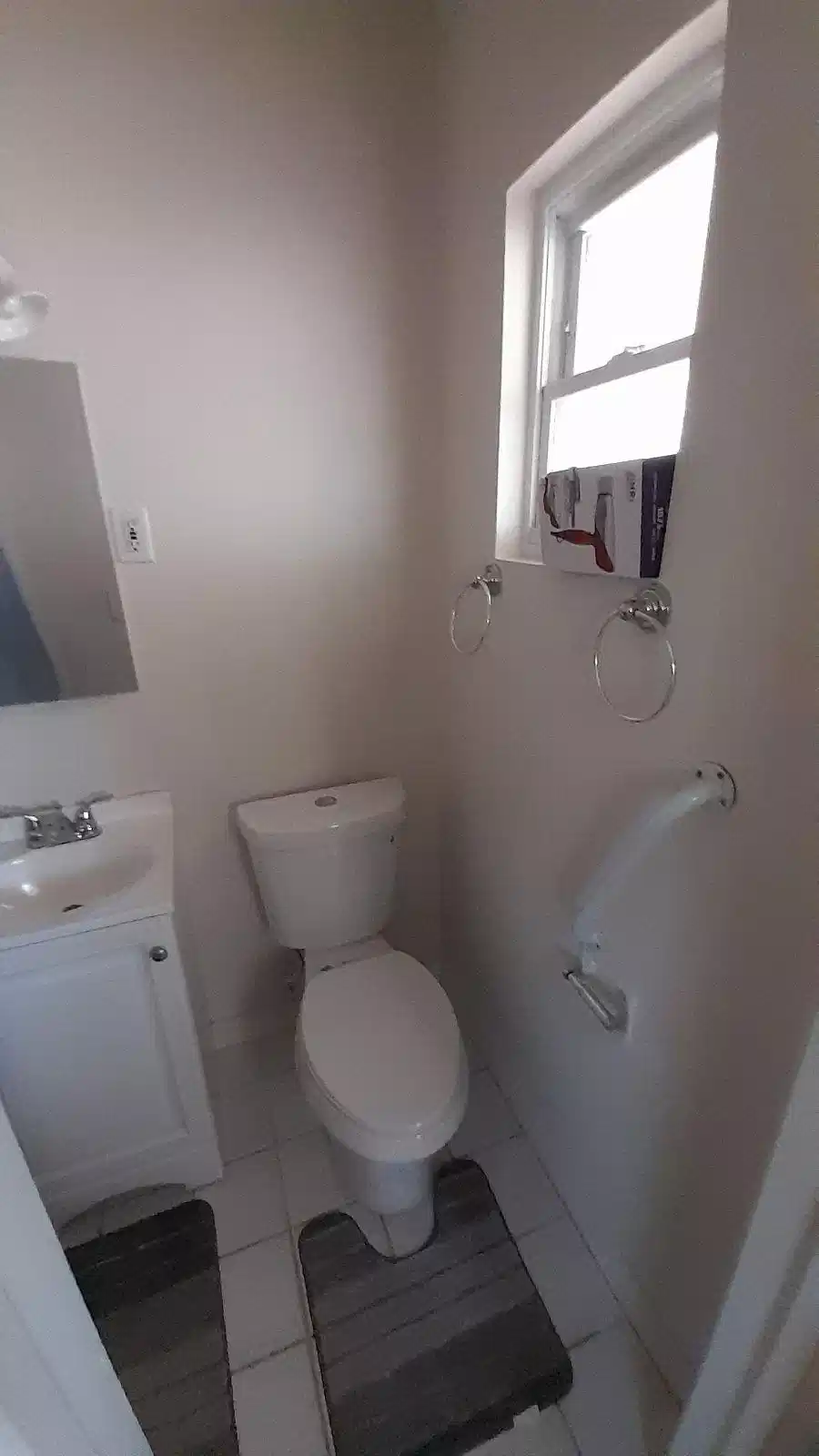 Amenities?w=400&h=260&fit=crop&q=40&auto=format&trim=auto