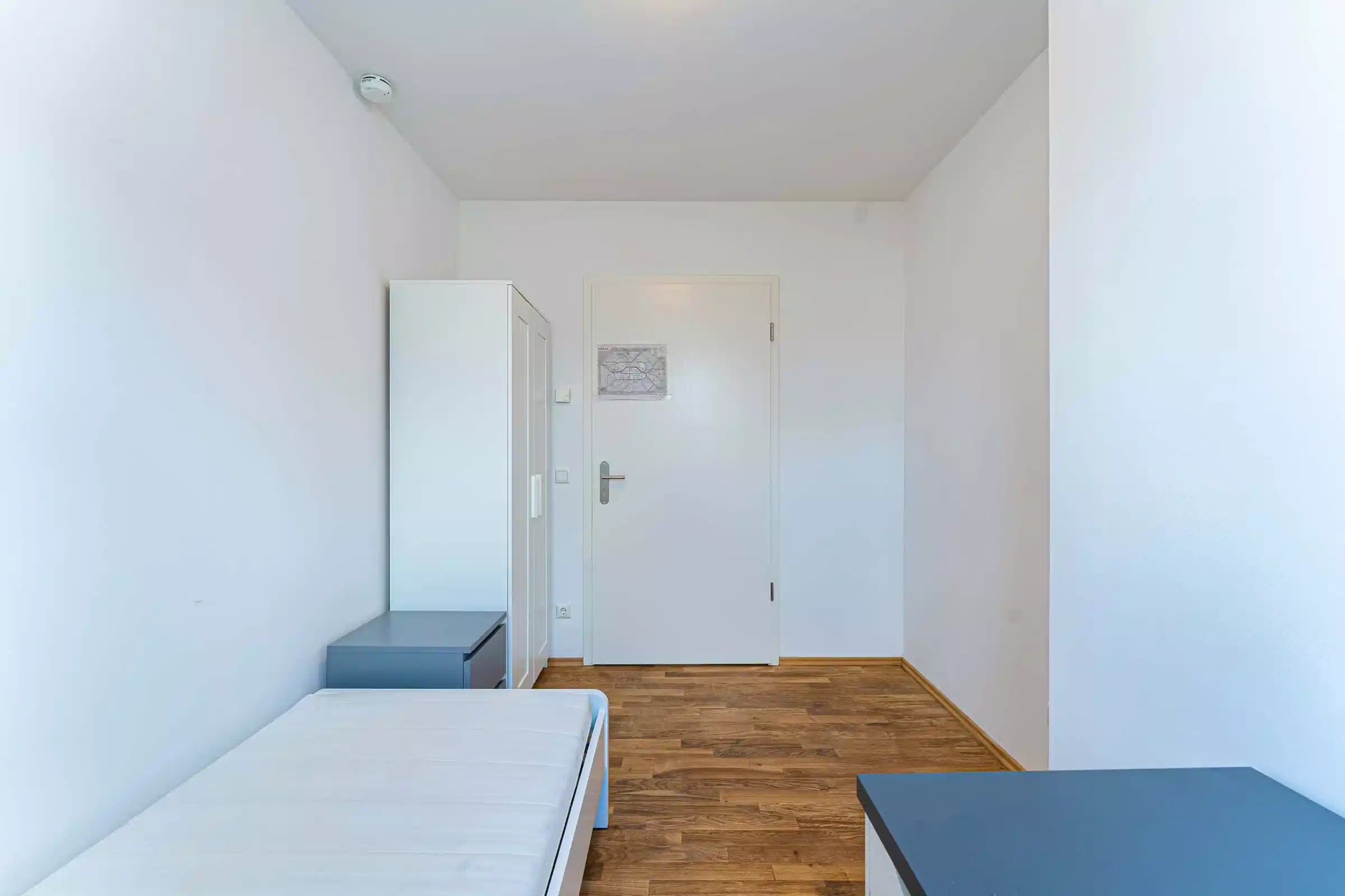 Exterior?w=400&h=260&fit=crop&q=40&auto=format&trim=auto