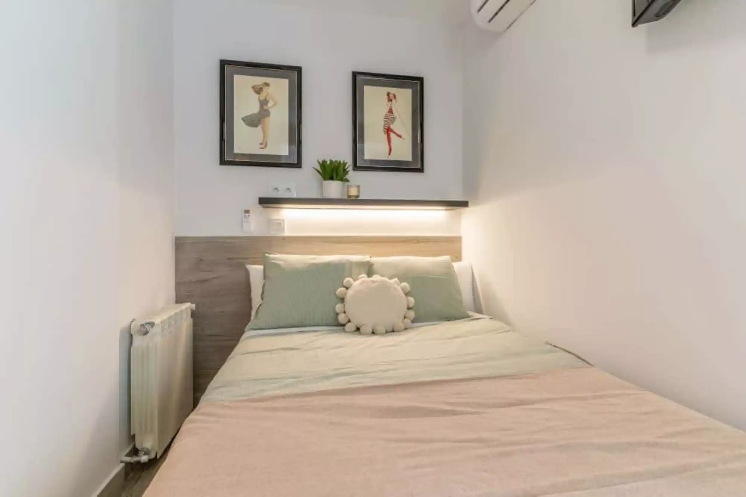 Exterior?w=400&h=260&fit=crop&q=40&auto=format&trim=auto