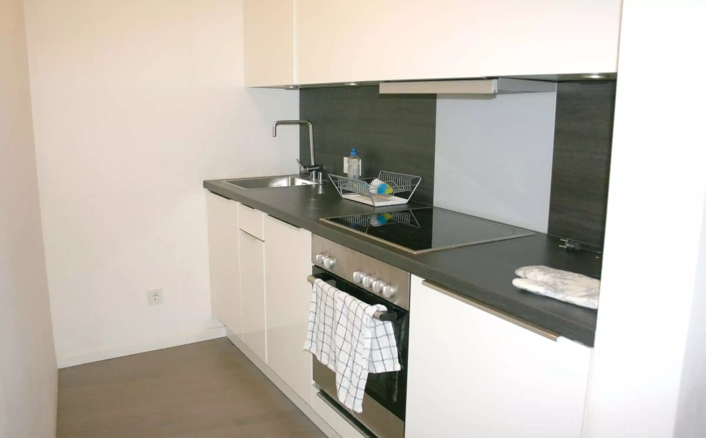 Exterior?w=400&h=260&fit=crop&q=40&auto=format&trim=auto