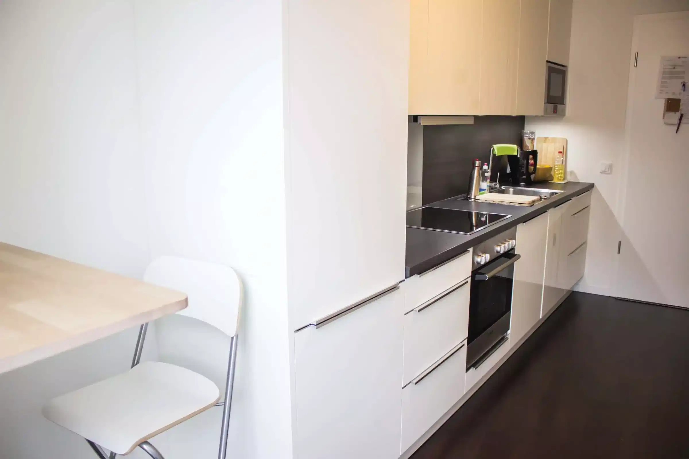 Exterior?w=400&h=260&fit=crop&q=40&auto=format&trim=auto