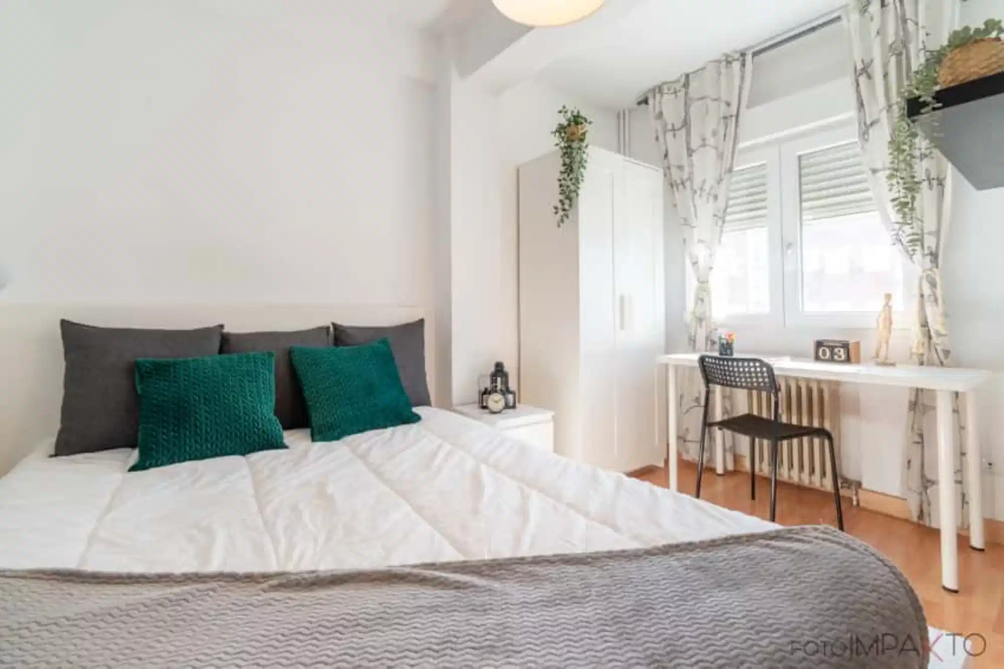 Common Area?w=400&h=260&fit=crop&q=40&auto=format&trim=auto