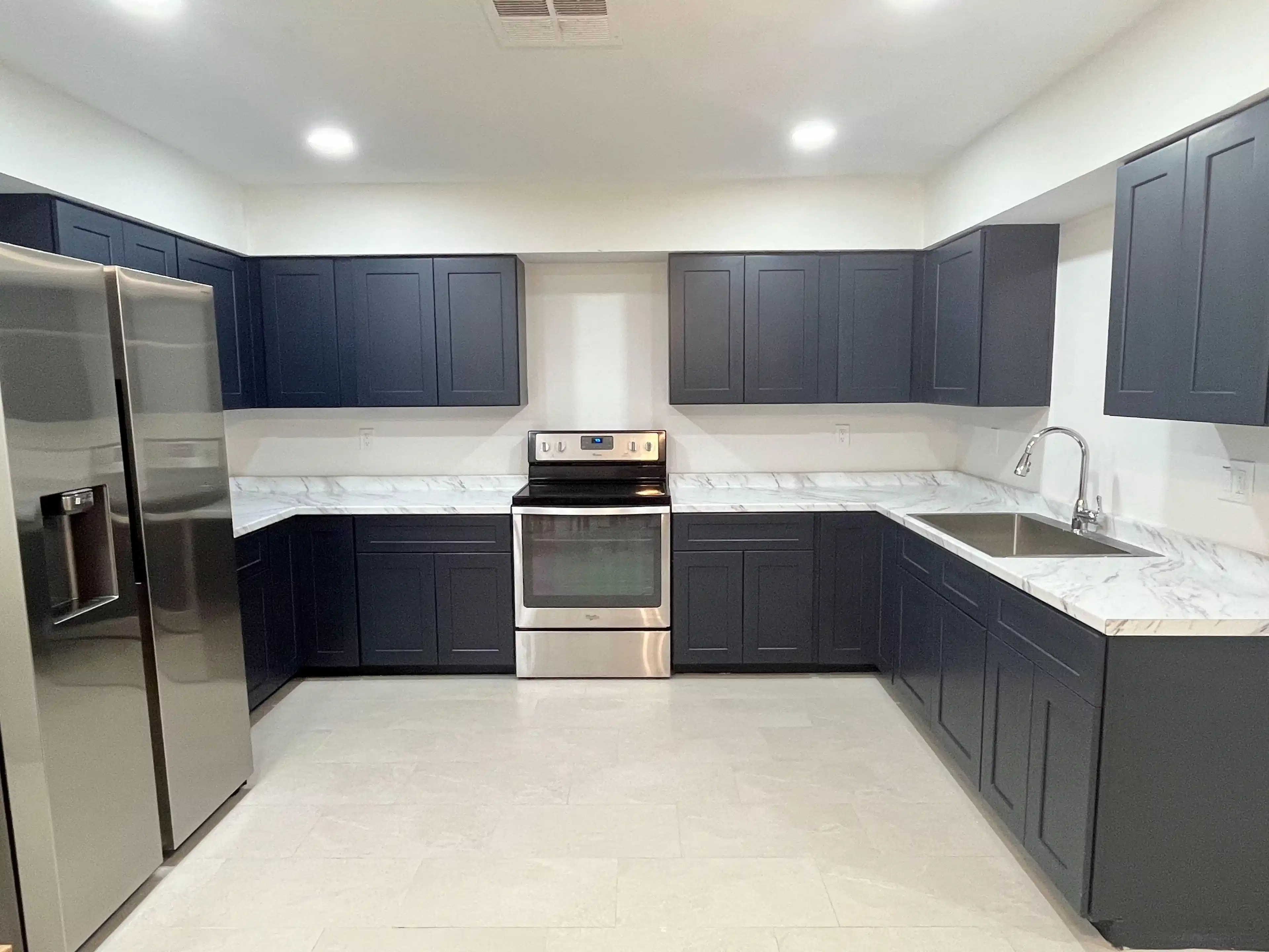 PDP 85033, Phoenix - Phoenix, Arizona, United States - #62085: Room in 9 Bed 3 Bath - Kitchen