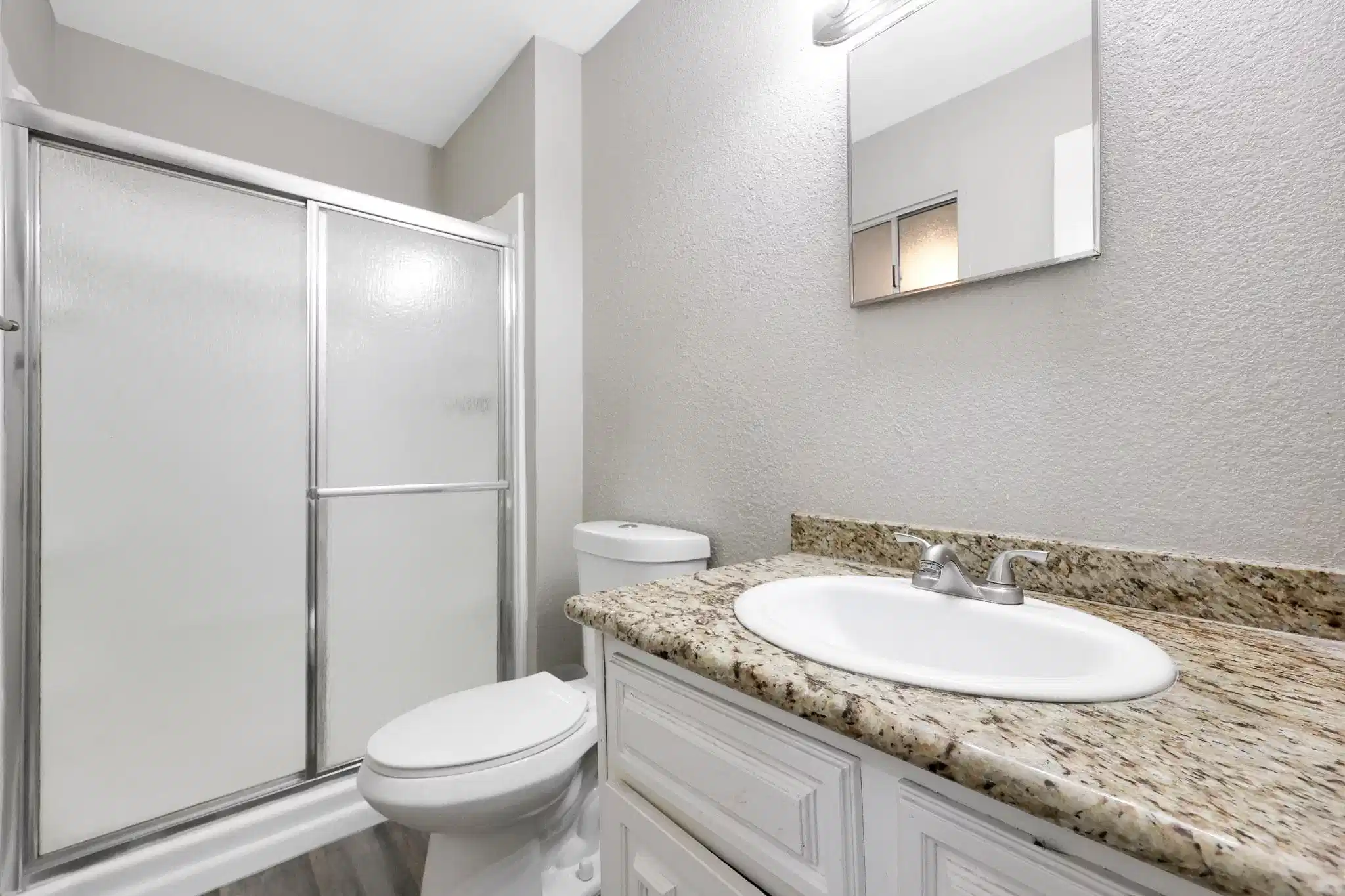 #23824: Room in 9 Bed 3 Bath - Bathroom?w=400&h=260&fit=crop&q=40&auto=format&trim=auto