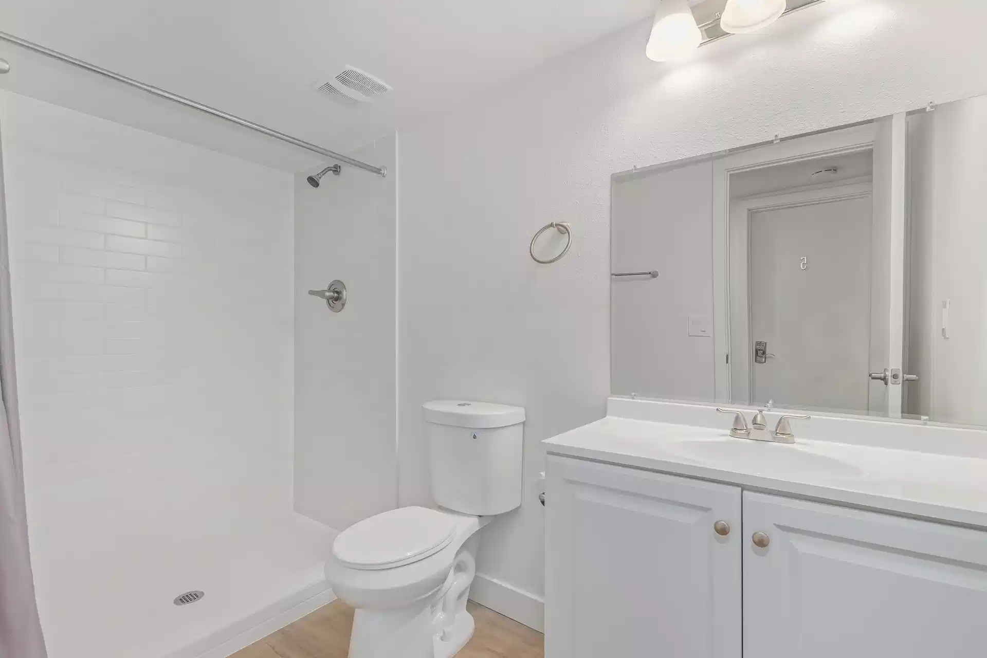 #12786: Room in 8 Bed 3 Bath - Bathroom?w=400&h=260&fit=crop&q=40&auto=format&trim=auto