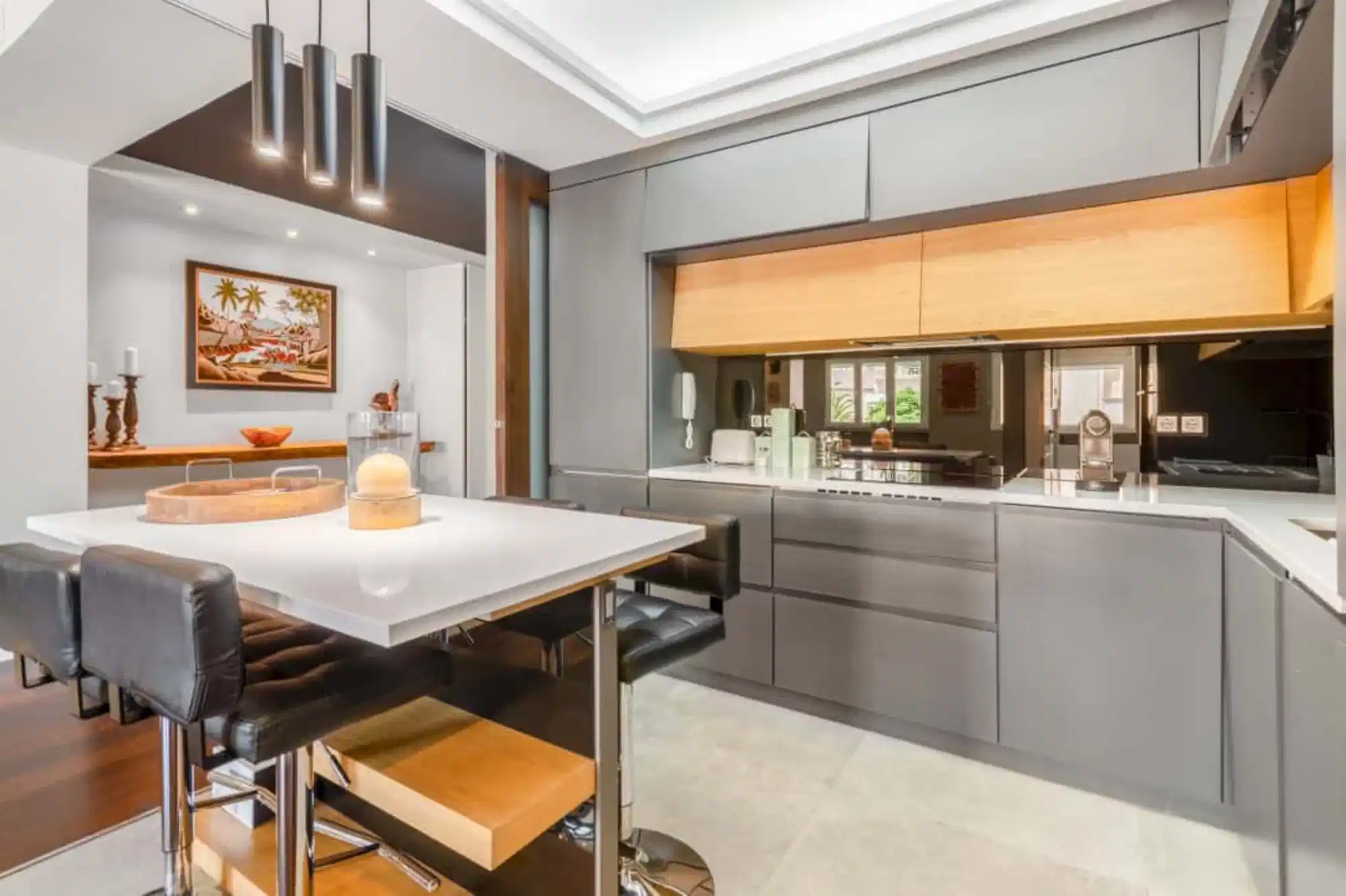 Exterior?w=400&h=260&fit=crop&q=40&auto=format&trim=auto