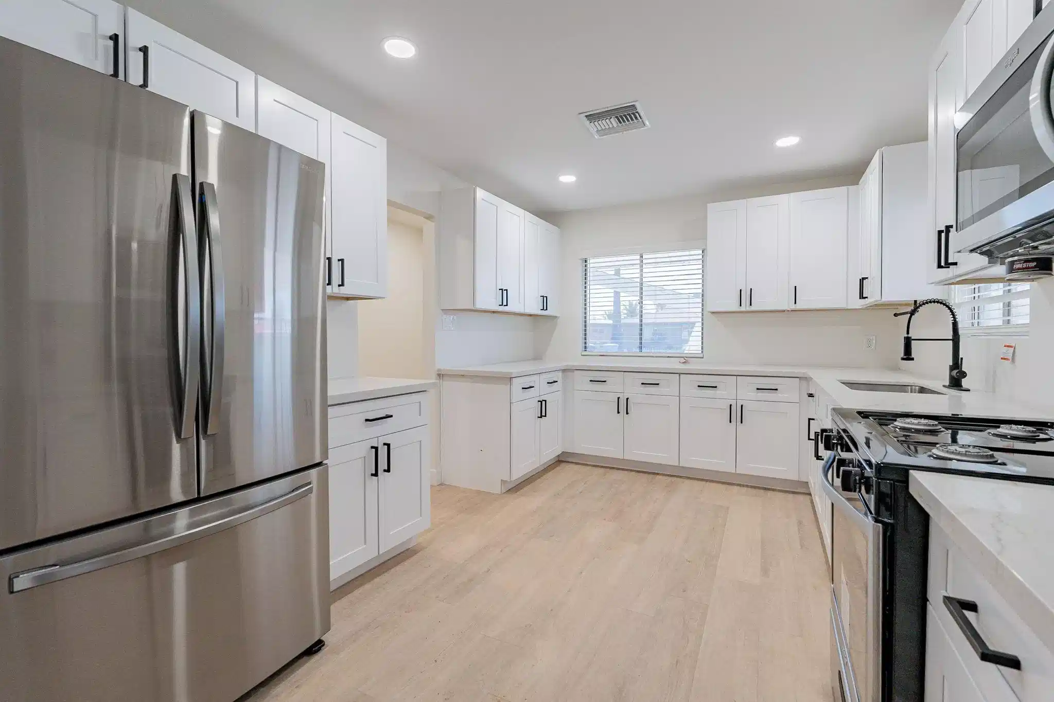 PDP 85051, Phoenix - Phoenix, Arizona, United States - #23495: Room in 6 Bed 2 Bath - Kitchen