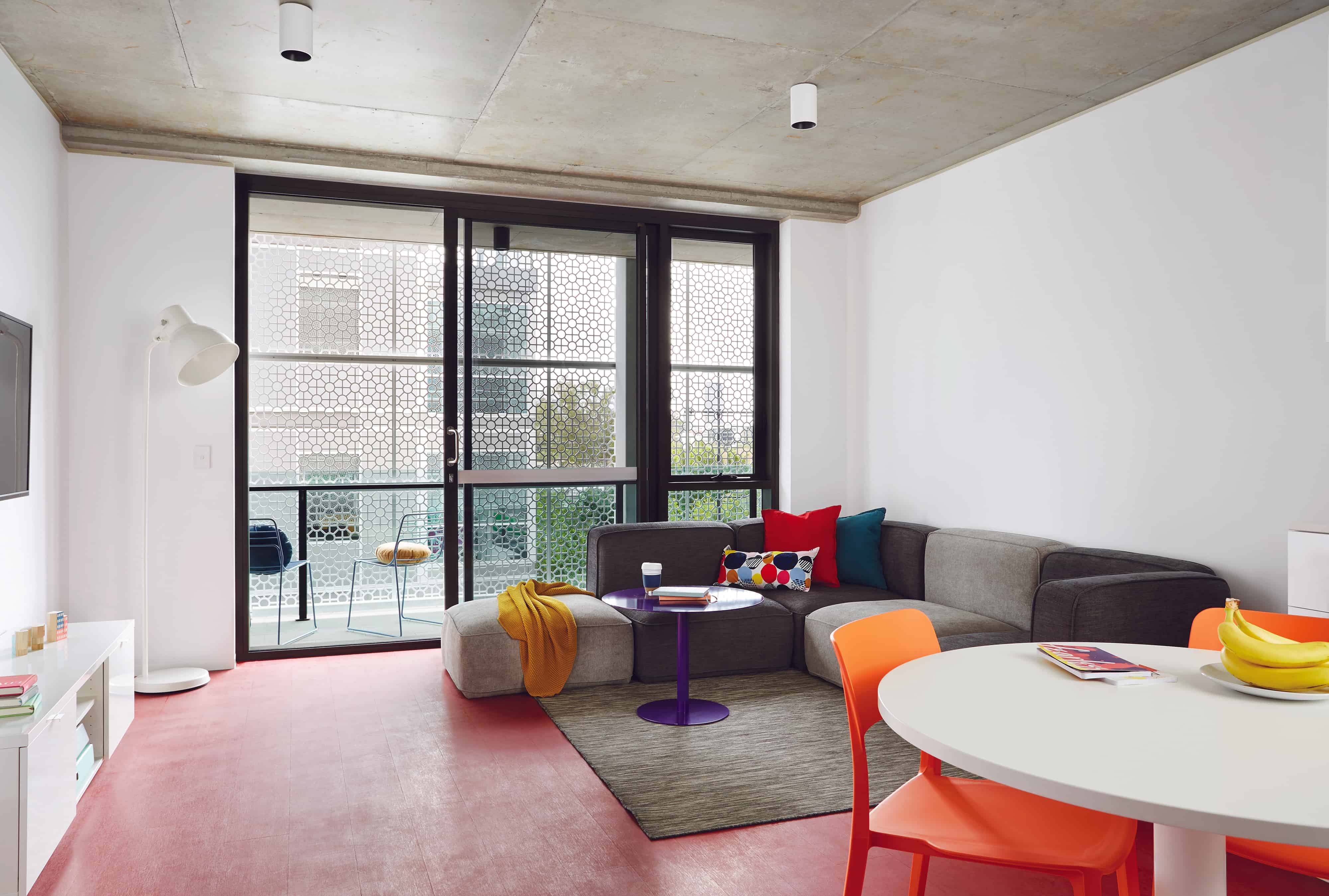 Exterior?w=400&h=260&fit=crop&q=40&auto=format&trim=auto