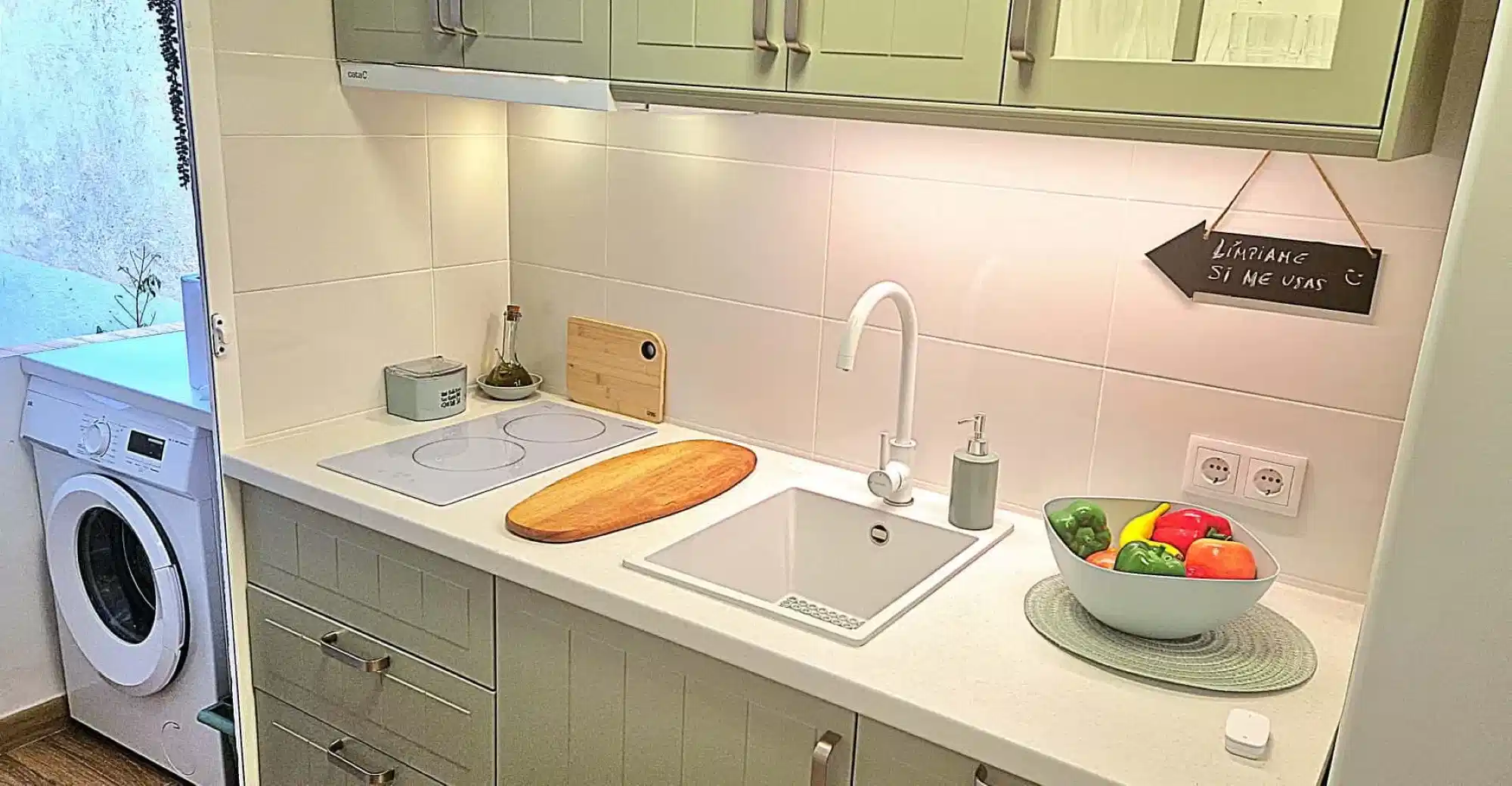 Exterior?w=400&h=260&fit=crop&q=40&auto=format&trim=auto