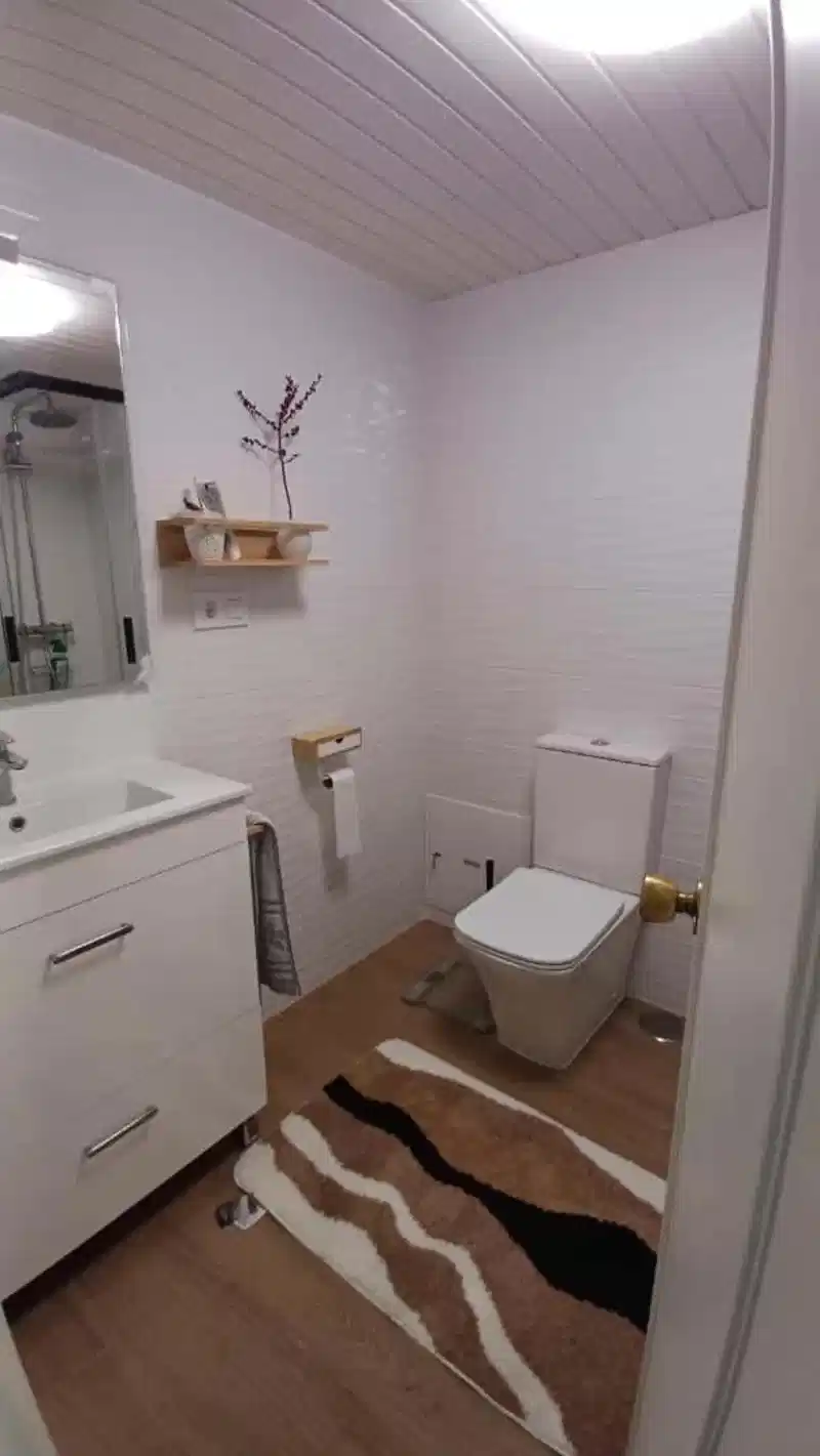 Amenities?w=400&h=260&fit=crop&q=40&auto=format&trim=auto