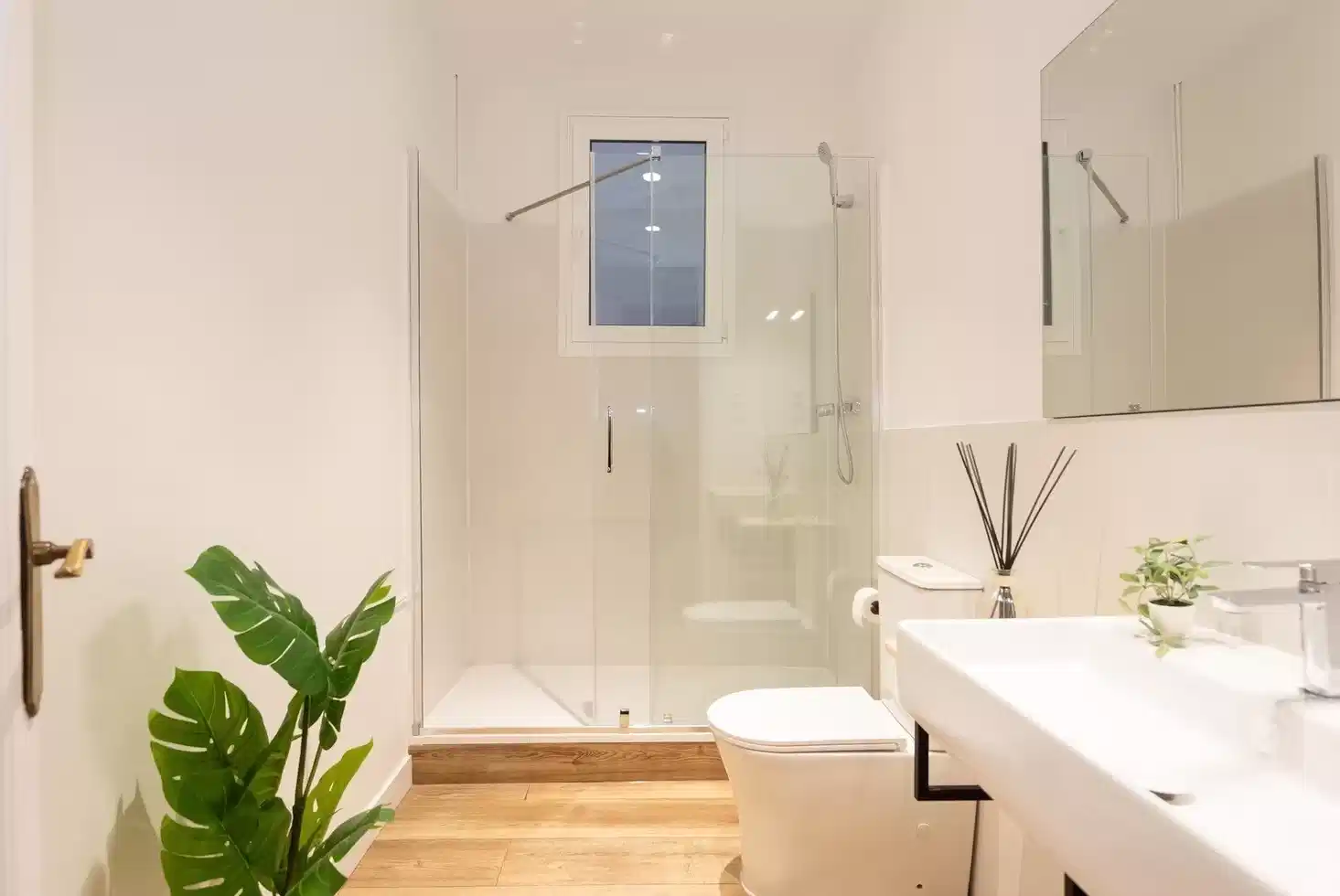 HC 8012, Barcelona - Barcelona, Spain - Room in 8 Bed 4 Bath | Gracia - Bathroom